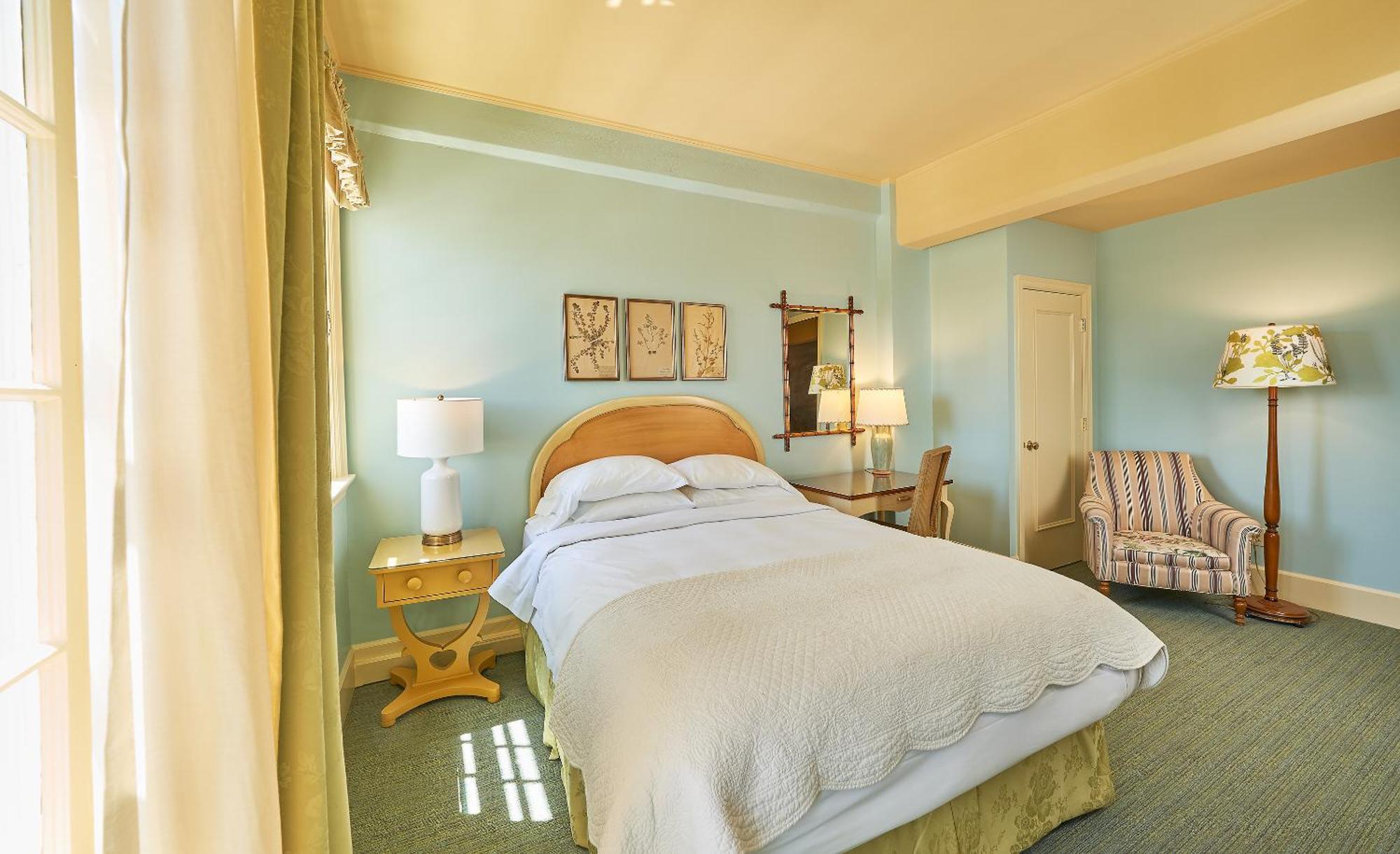 Deluxe Queen Room