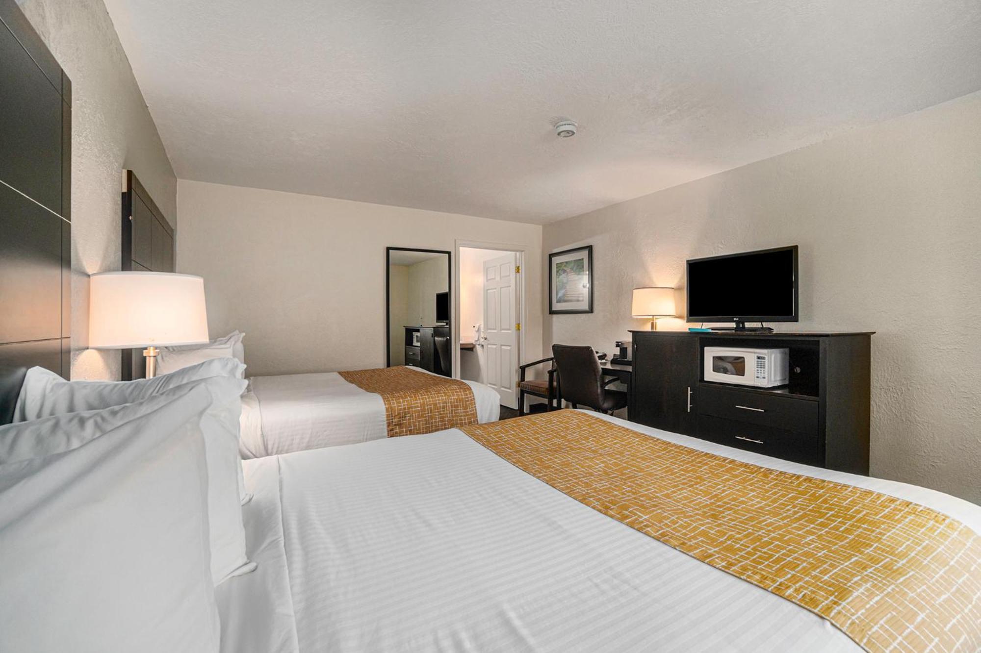 Queen Room Two Queen Beds First Floor or Nmobility Accessible or Non-Smoking