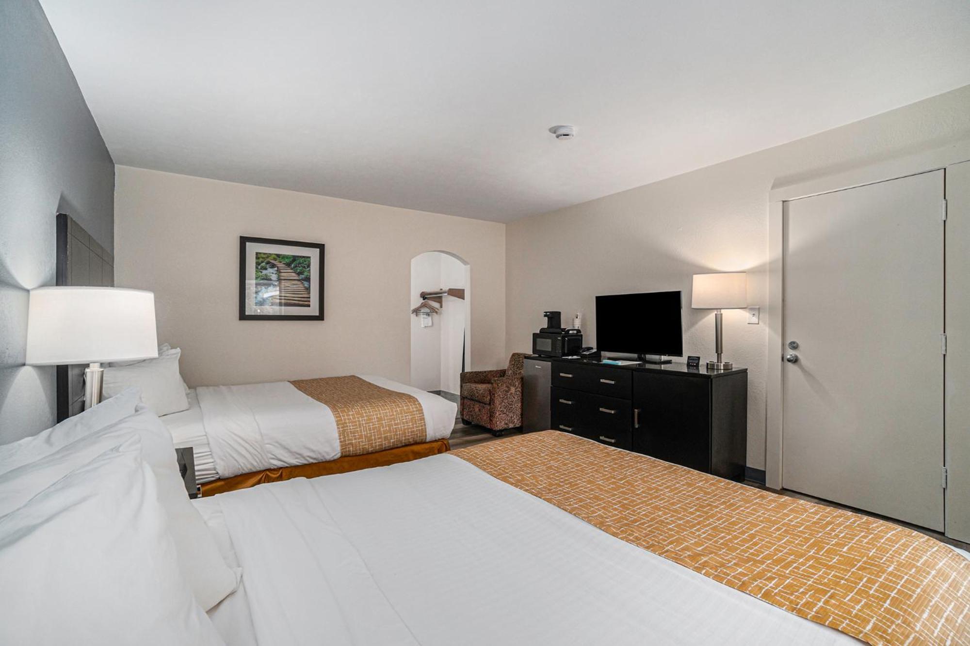 Queen Room Two Queen Beds Second Floor or Non-Smoking