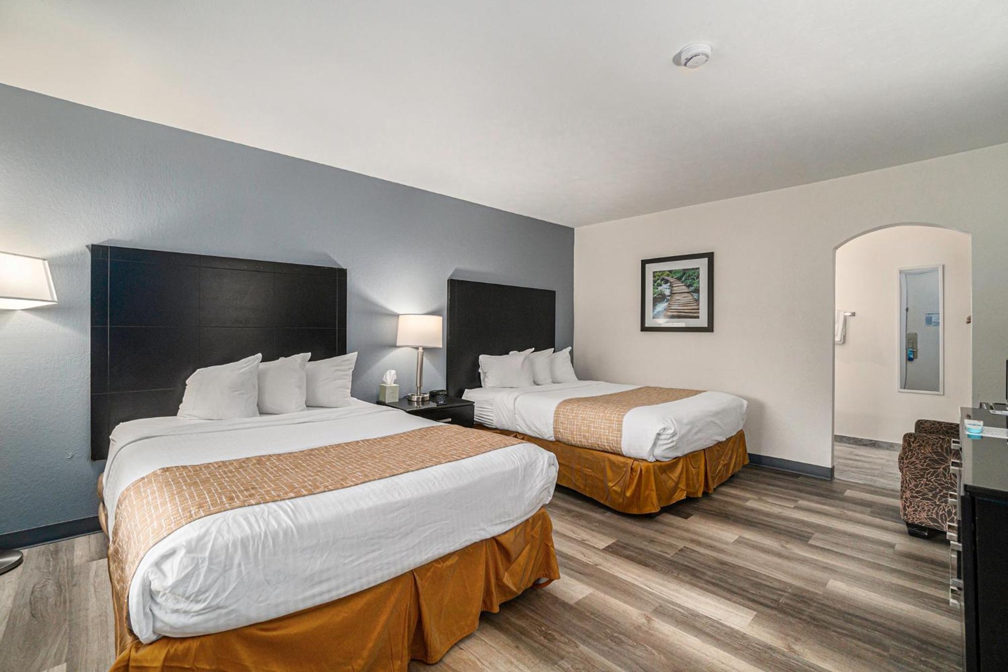 Queen Room Two Queen Beds Second Floor or Non-Smoking