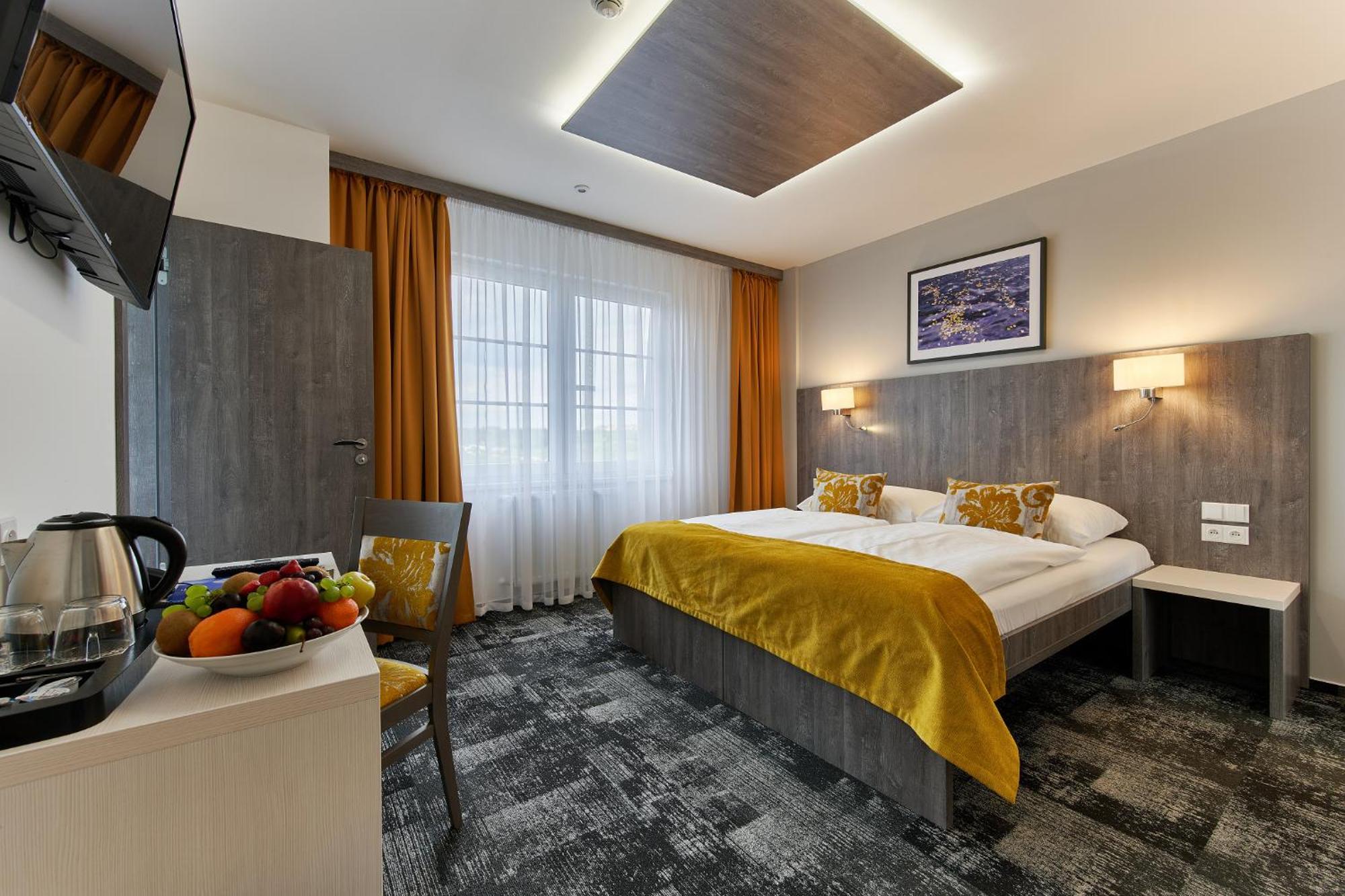 Deluxe Double Room with Water and Sauna World Access
