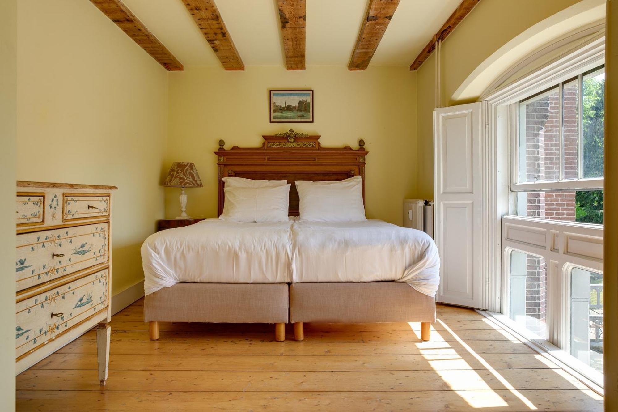 Double Room,1758329033:JPEG