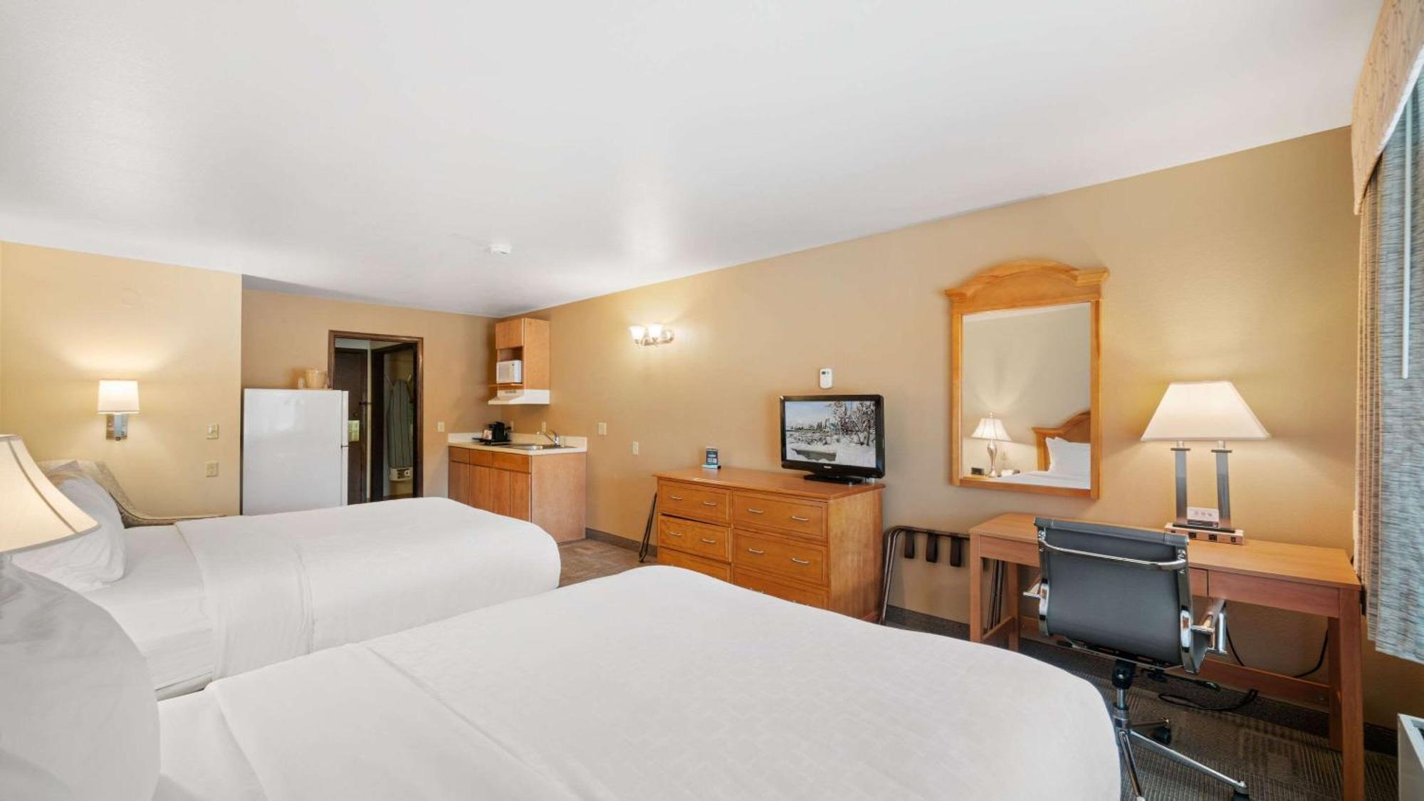 Efficiency Queen Room with Two Queen Beds - Non-Smoking