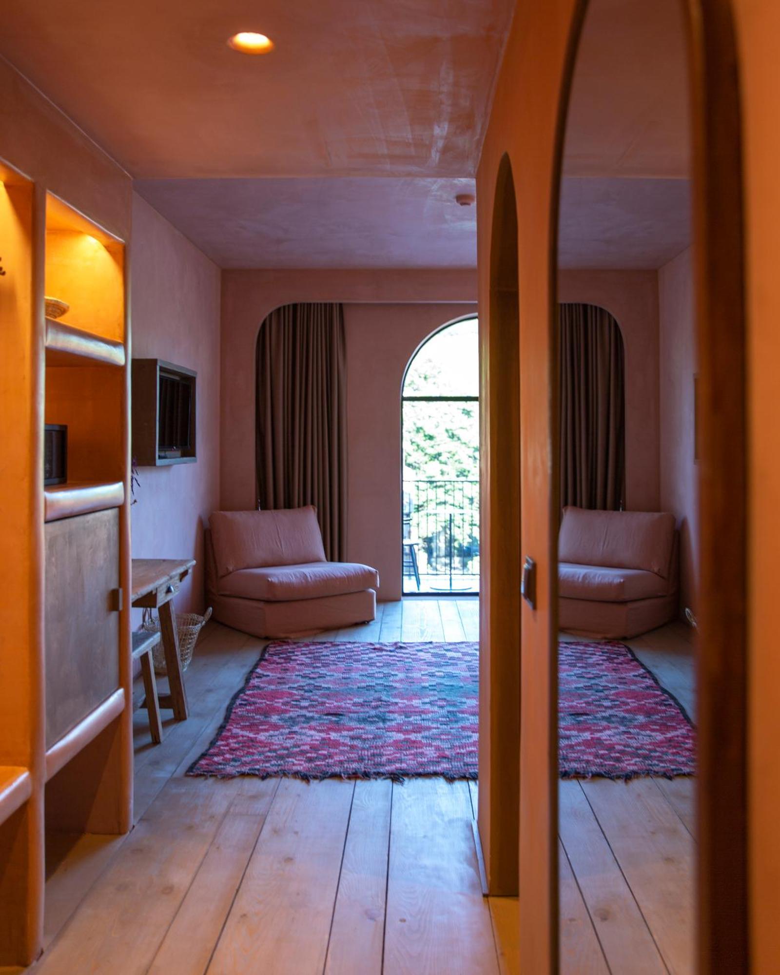 Medium Room Panoramic