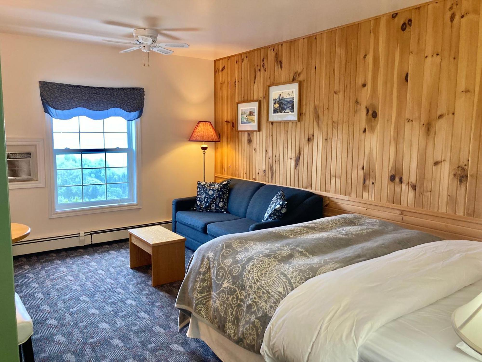Deluxe Queen Room Ocean View