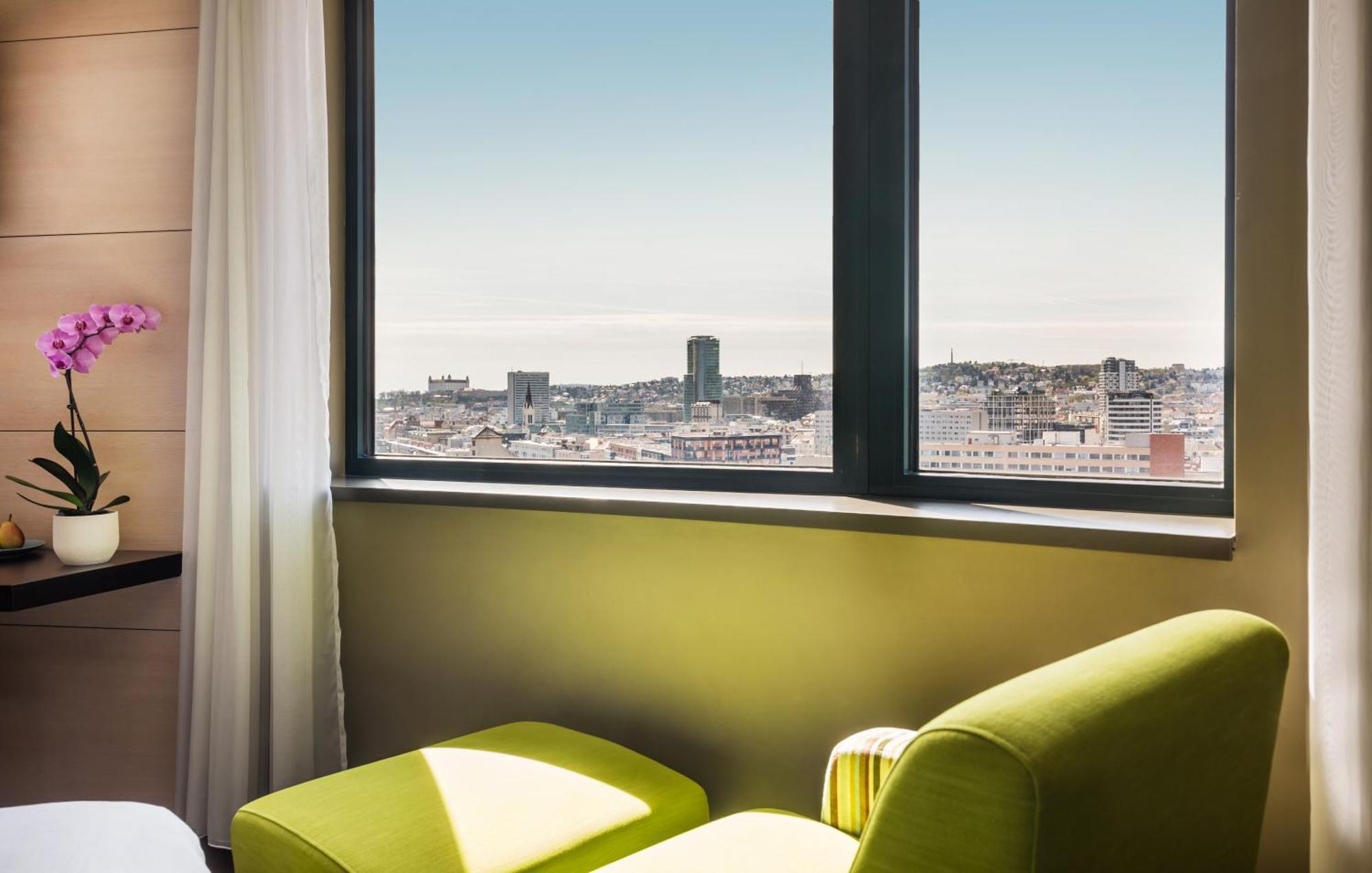 Deluxe King Room City View
