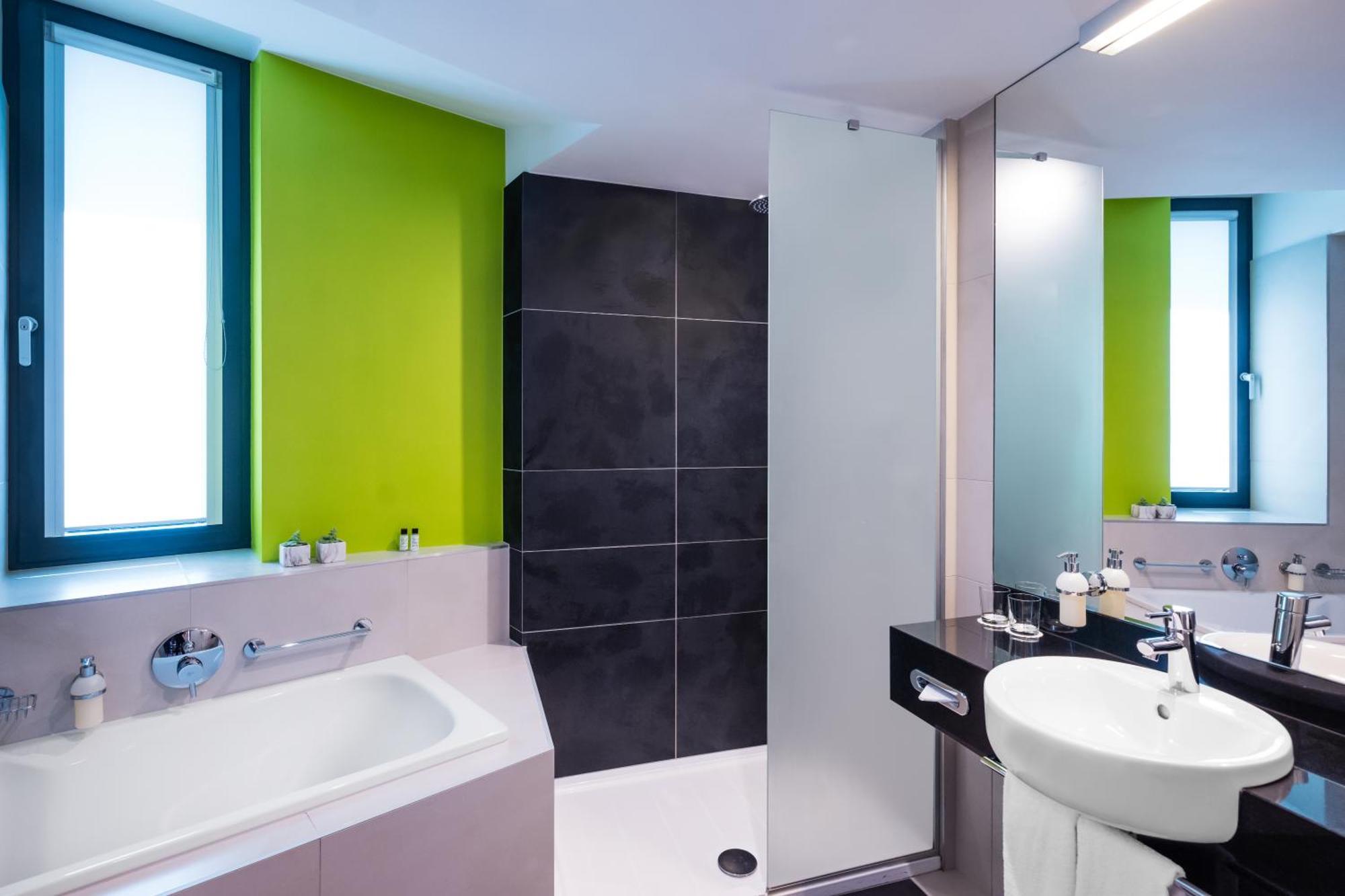 Deluxe King Room City View