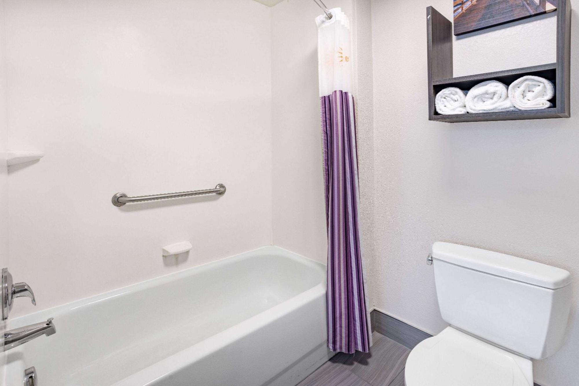 King Room - Mobility Access/Non-Smoking