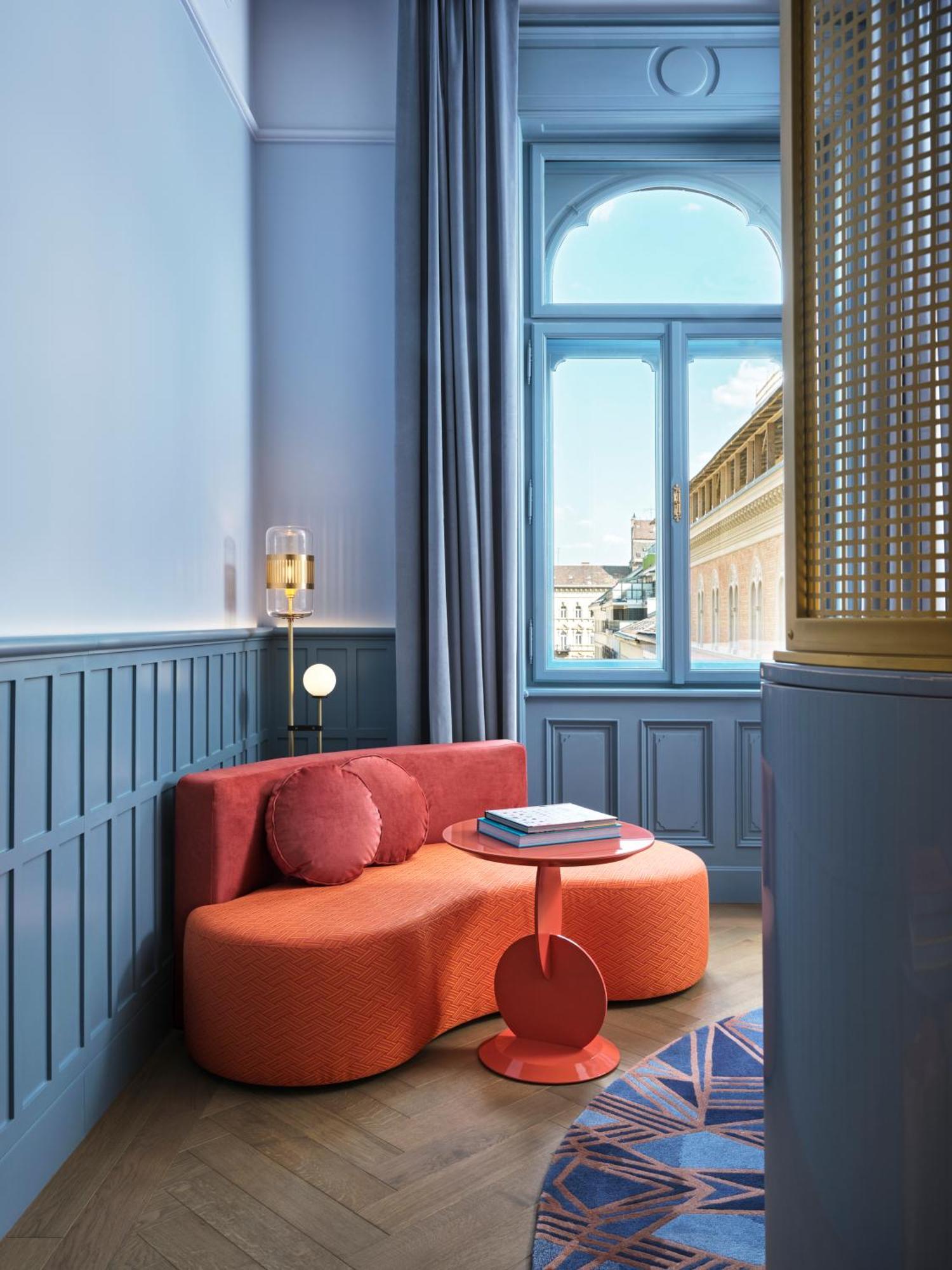 Studio King Suite Street View