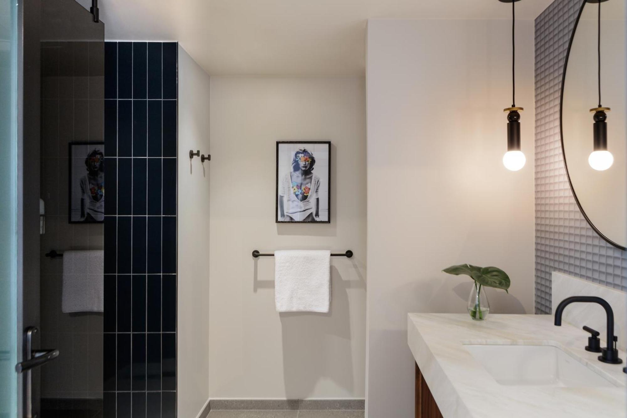 Premium King Room with City View