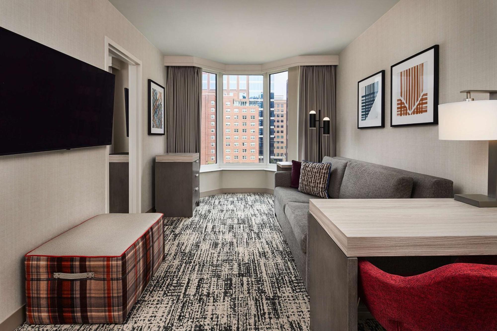 Two-Room Queen Suite 1 Queen Bed Bath Tub Mobility Accessible
