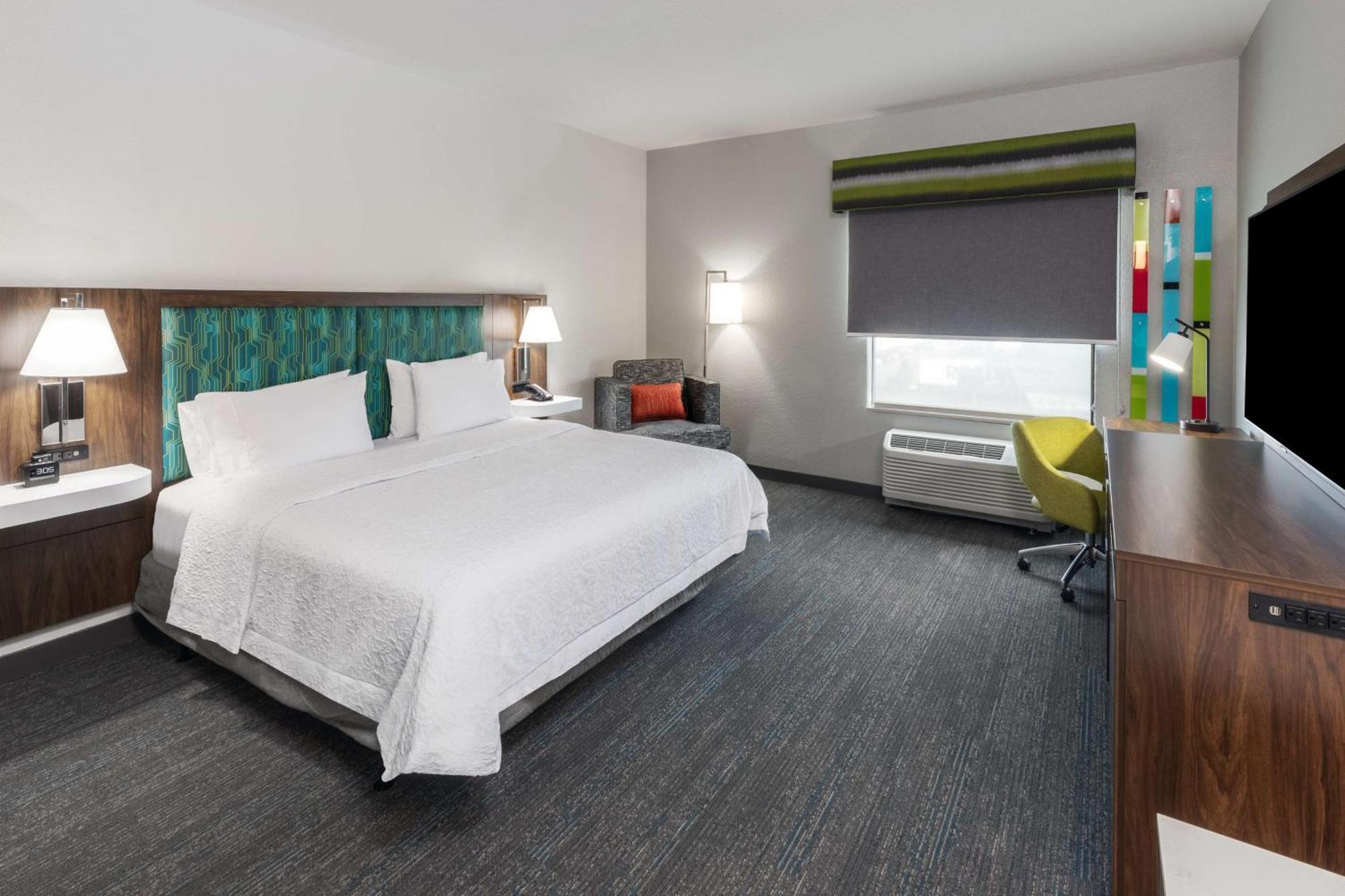King Room Accessible Tub Mobility Hearing Access or Non-Smoking