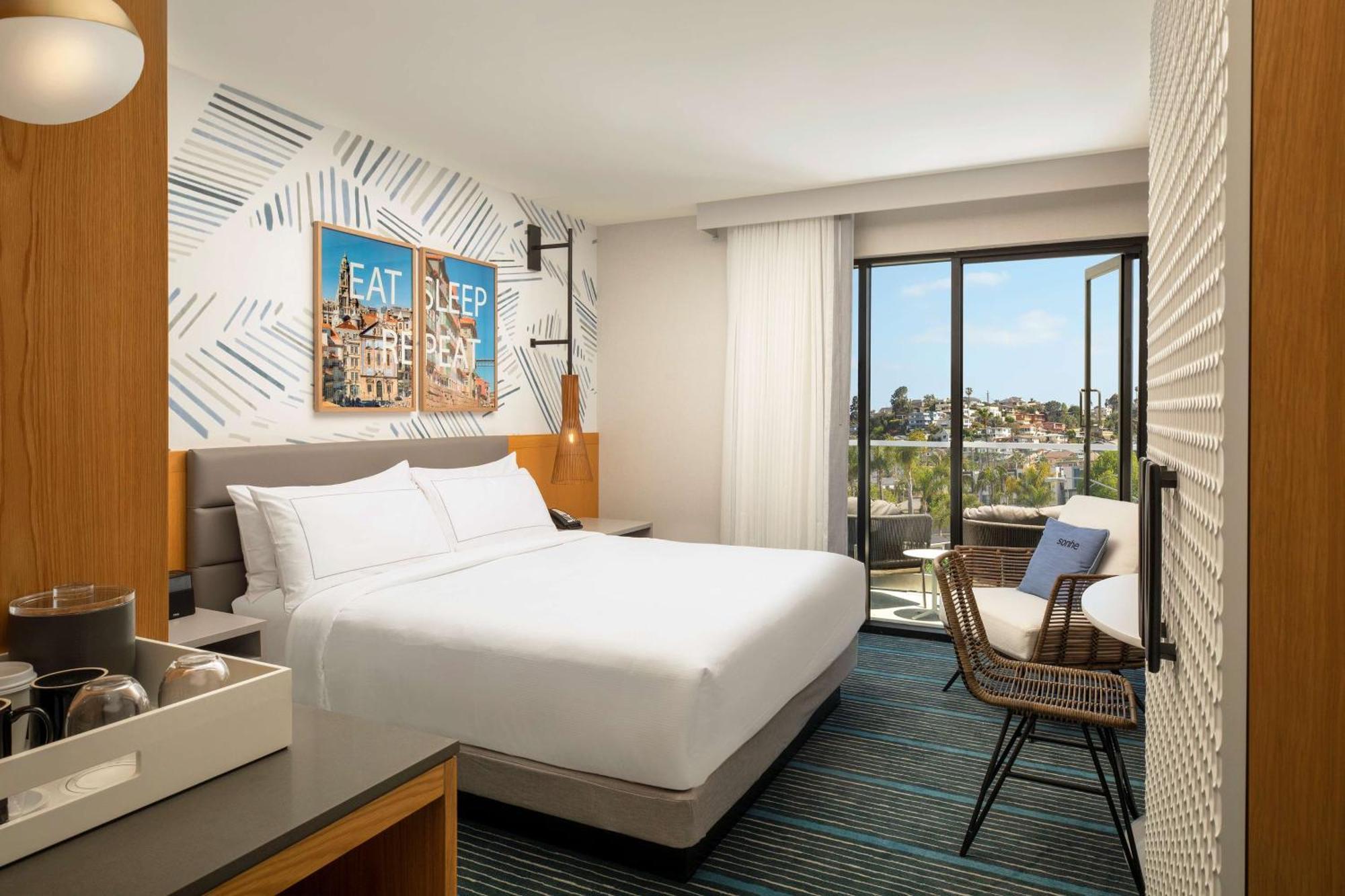 King Room Courtyard View Hearing Accessible