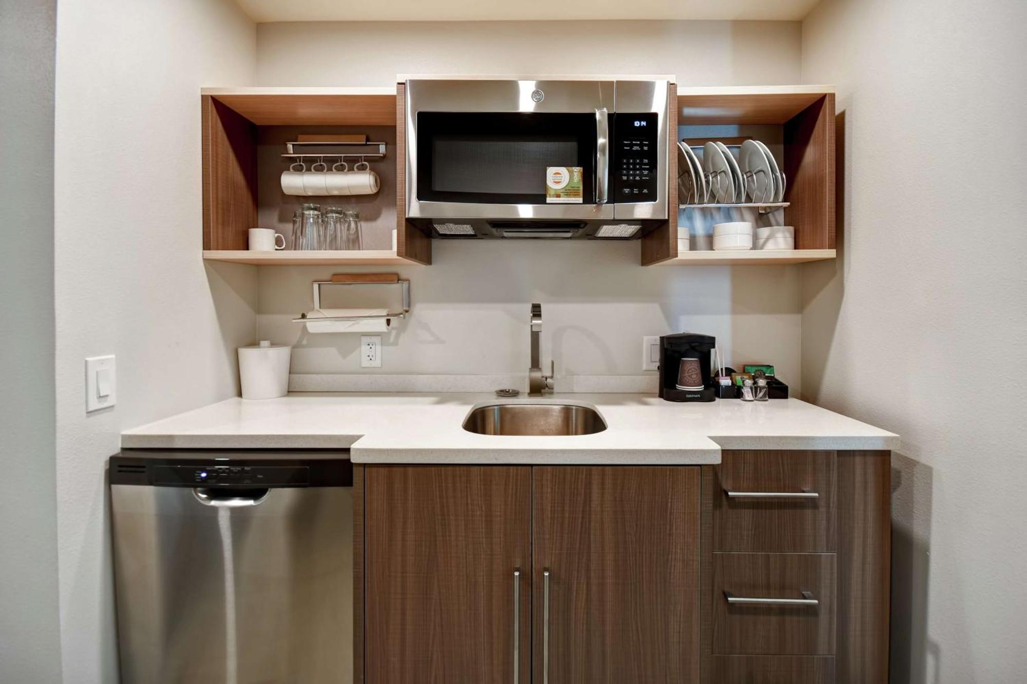 One-Bedroom Queen Suite with Two Queen Beds - Non-Smoking