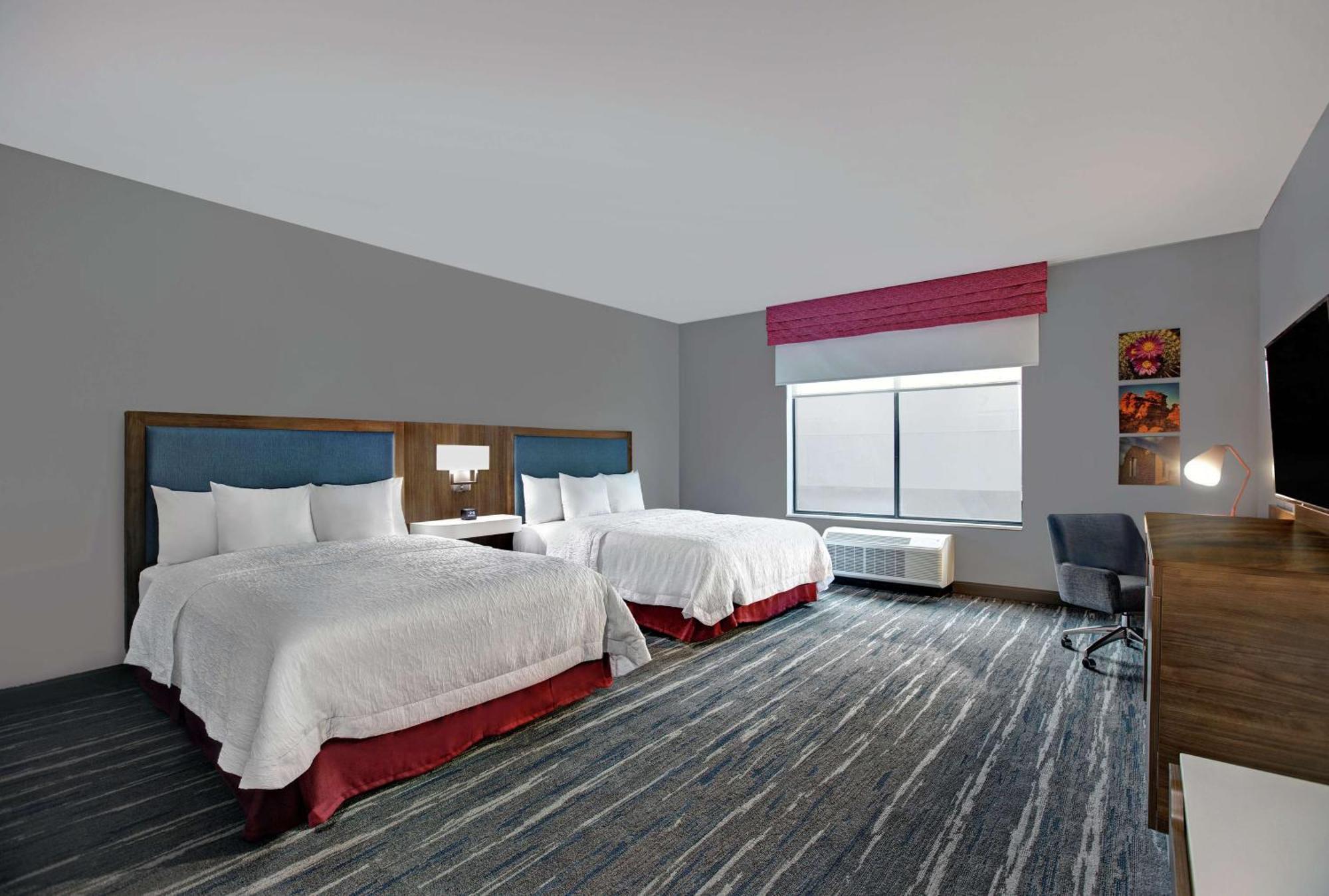 Queen Room with Bath Tub - Mobility Access/Non-Smoking