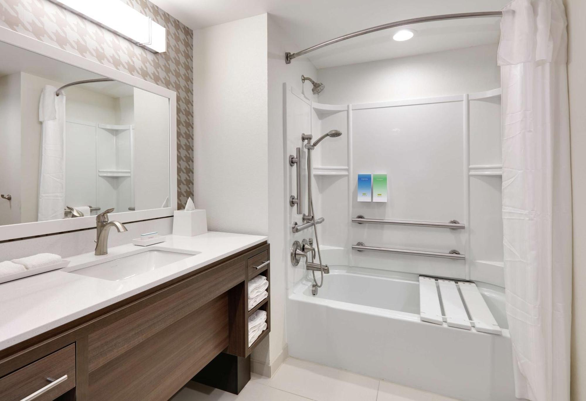 King Studio Suite Mobility Access or Non-Smoking