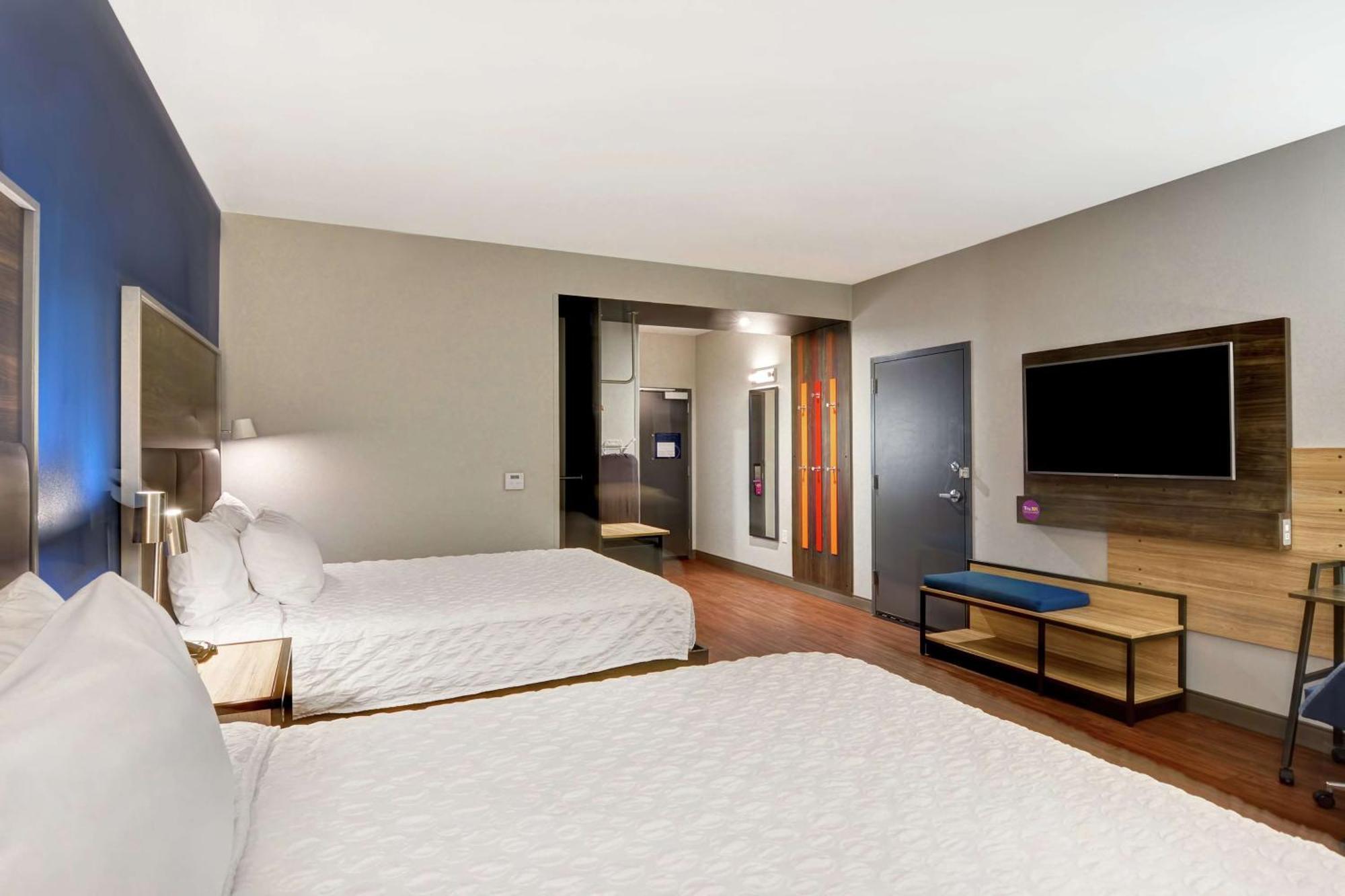 Queen Room Two Queen Beds
