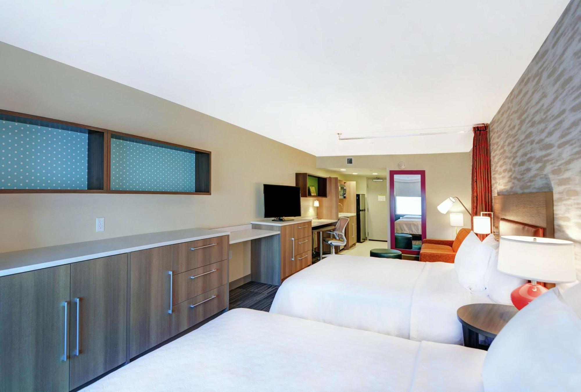 Queen Studio with Two Queen Beds - Non-Smoking