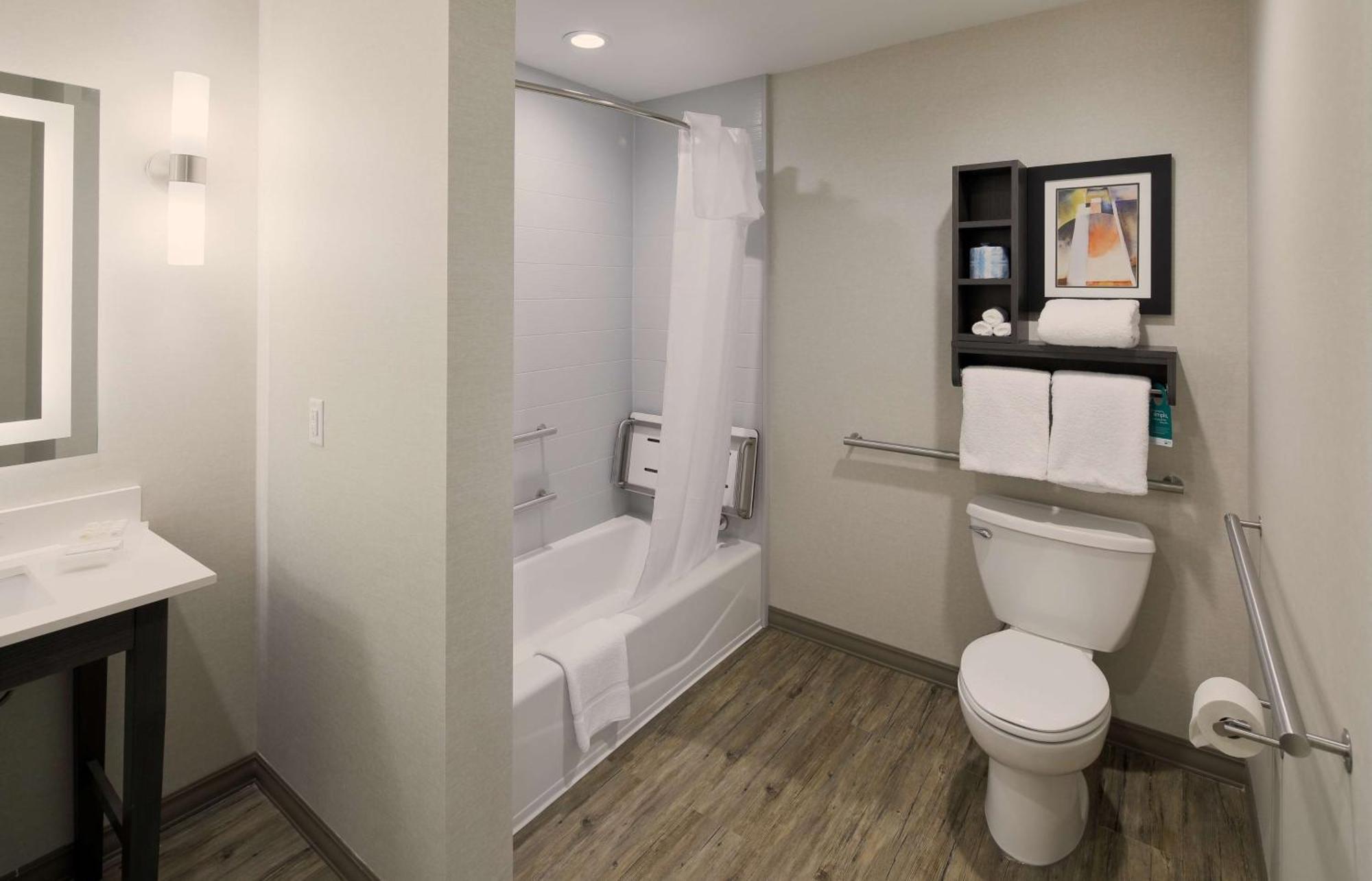 One-Bedroom Queen Suite with Two Queen Beds - Non-Smoking
