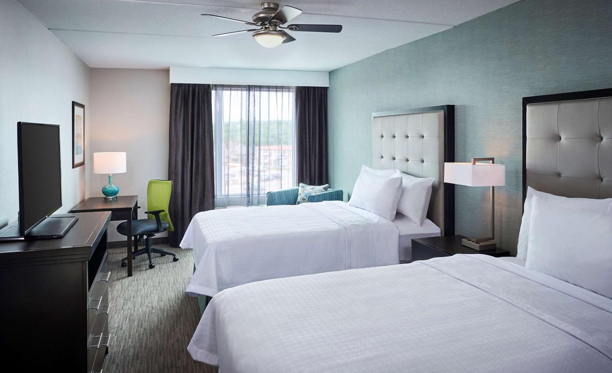 One-Bedroom Queen Suite with Two Queen Beds - Non-Smoking
