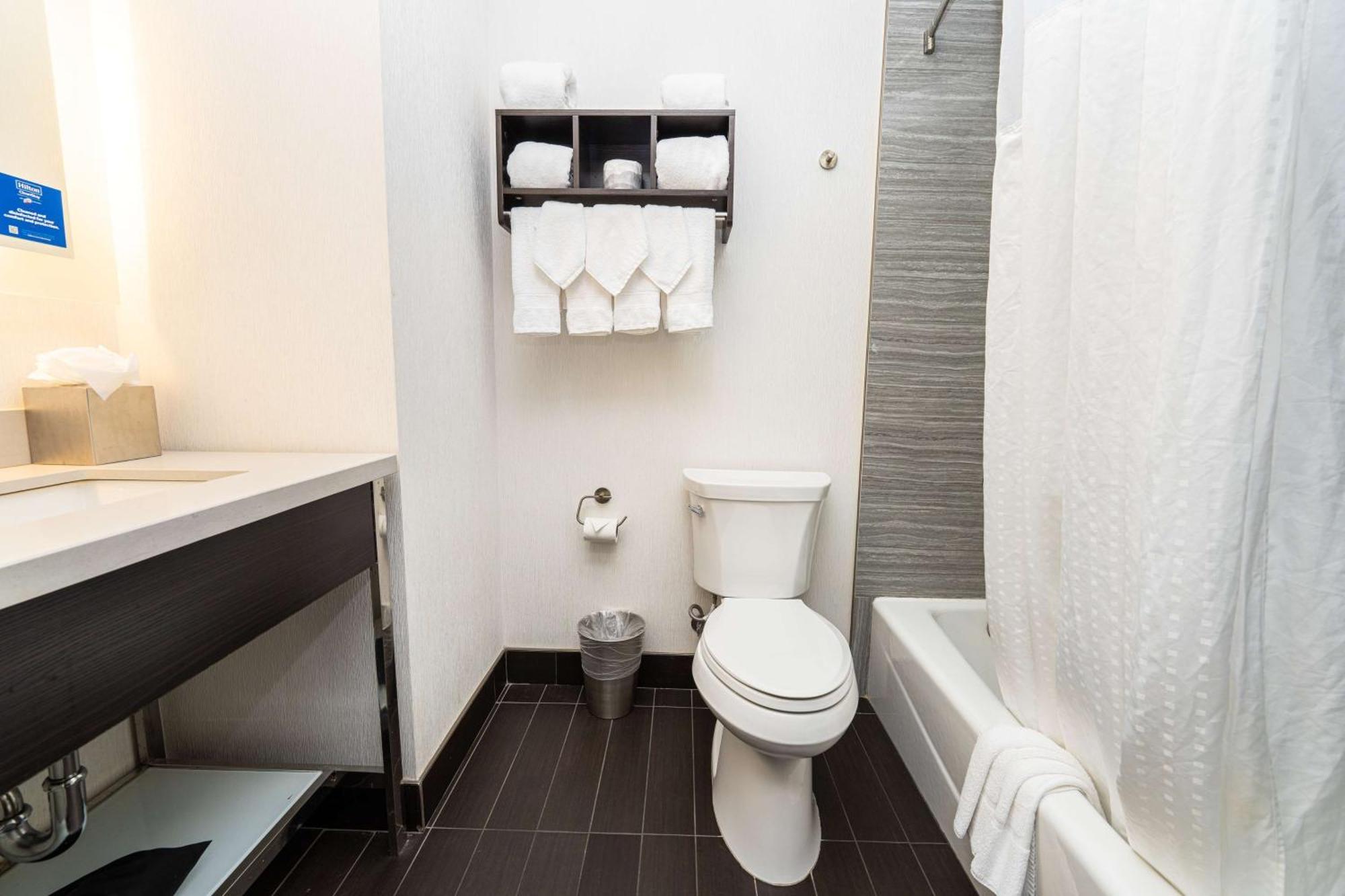 Queen Room Two Queen Beds Hearing Access or Non-Smoking