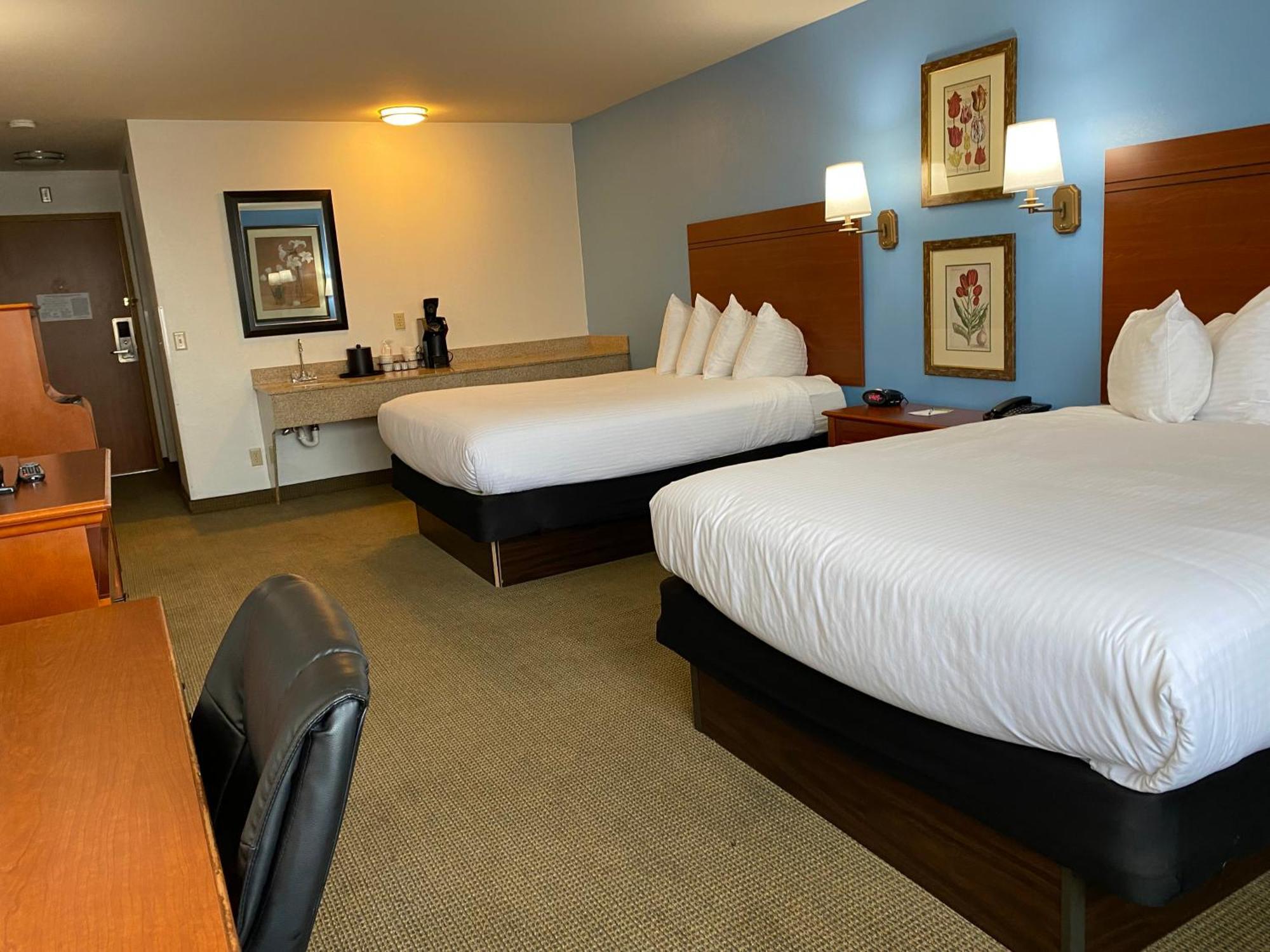 Queen Room Two Queen Beds Non-Smoking