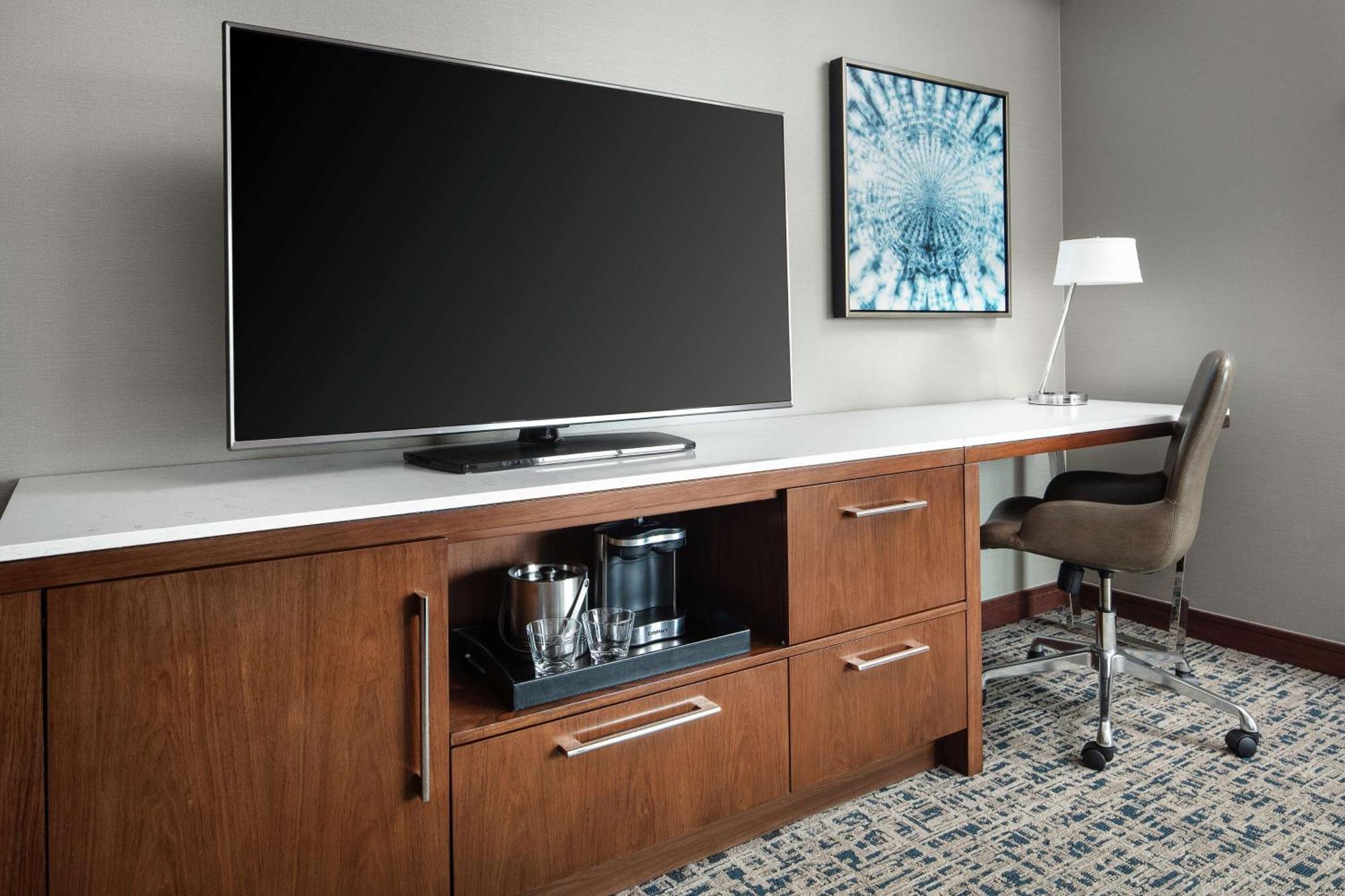 King Corner Room