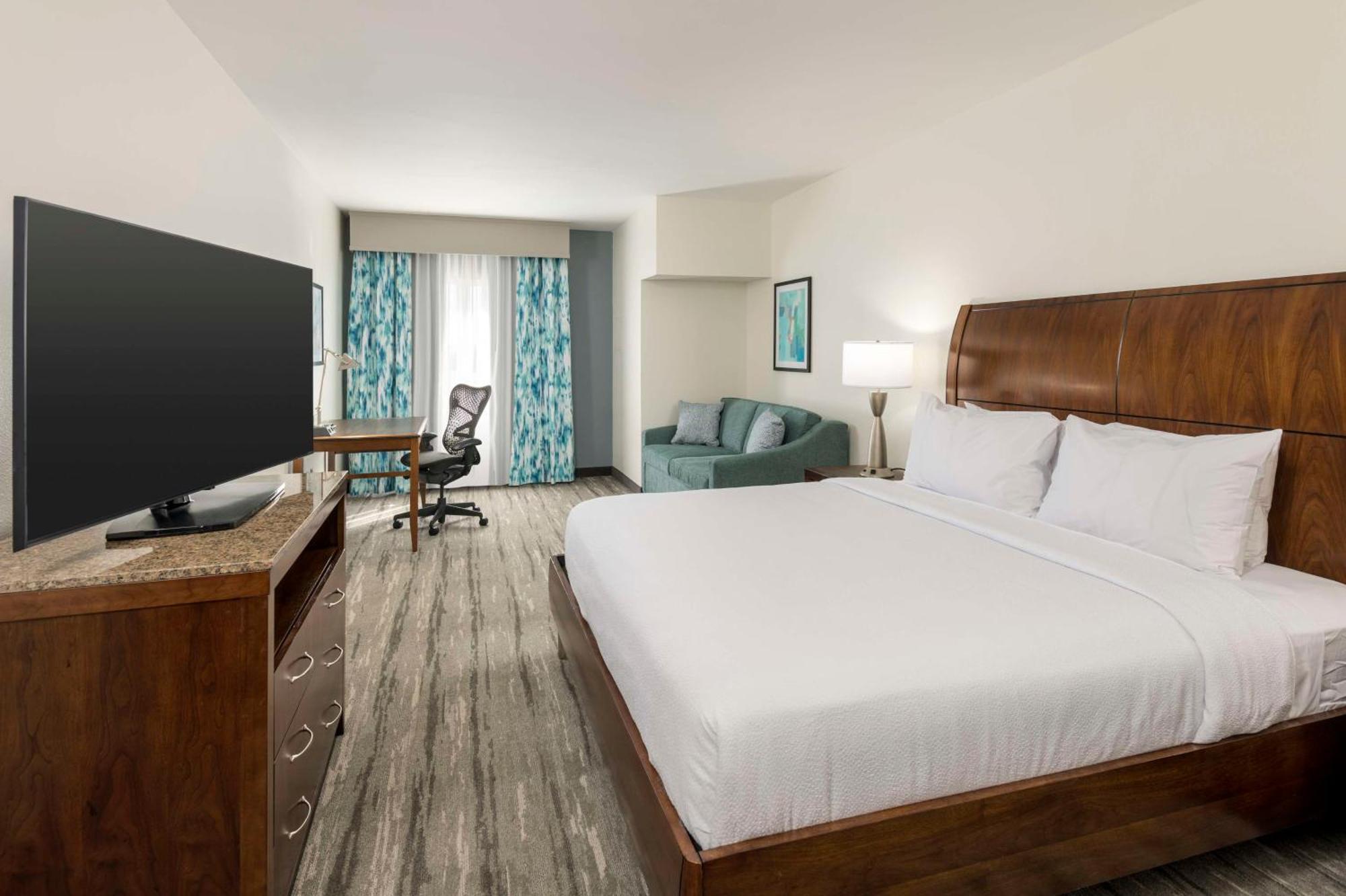 King Room with Accessible Tub - Mobility Access