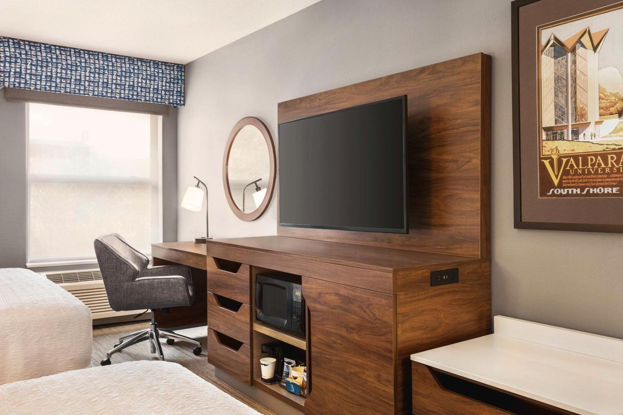 Queen Room Two Queen Beds Hearing Access or Non-Smoking