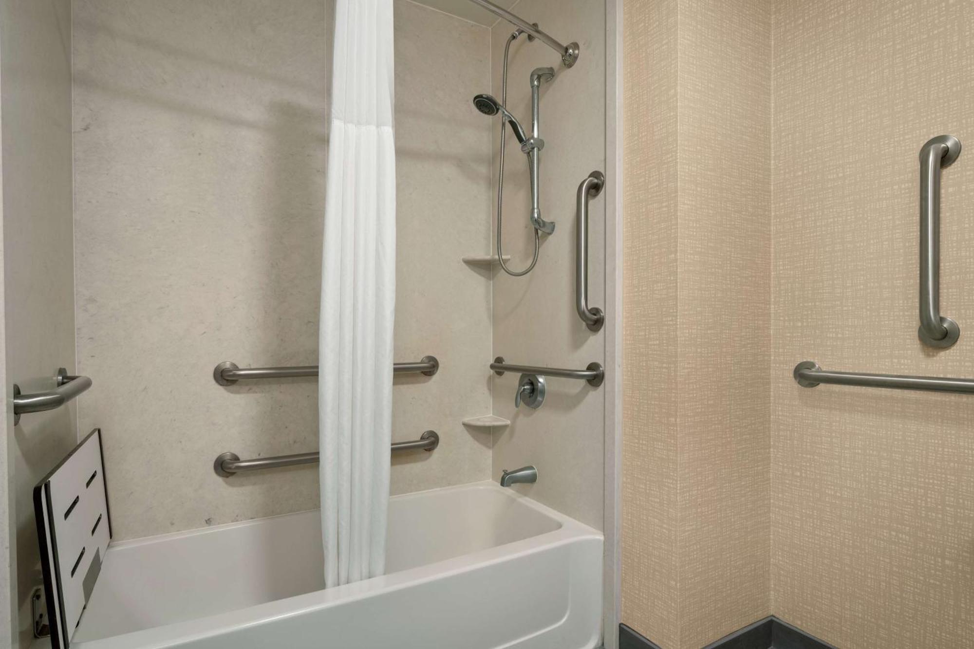 Queen Room with Two Queen Beds - Mobility and Hearing Access/Non-Smoking