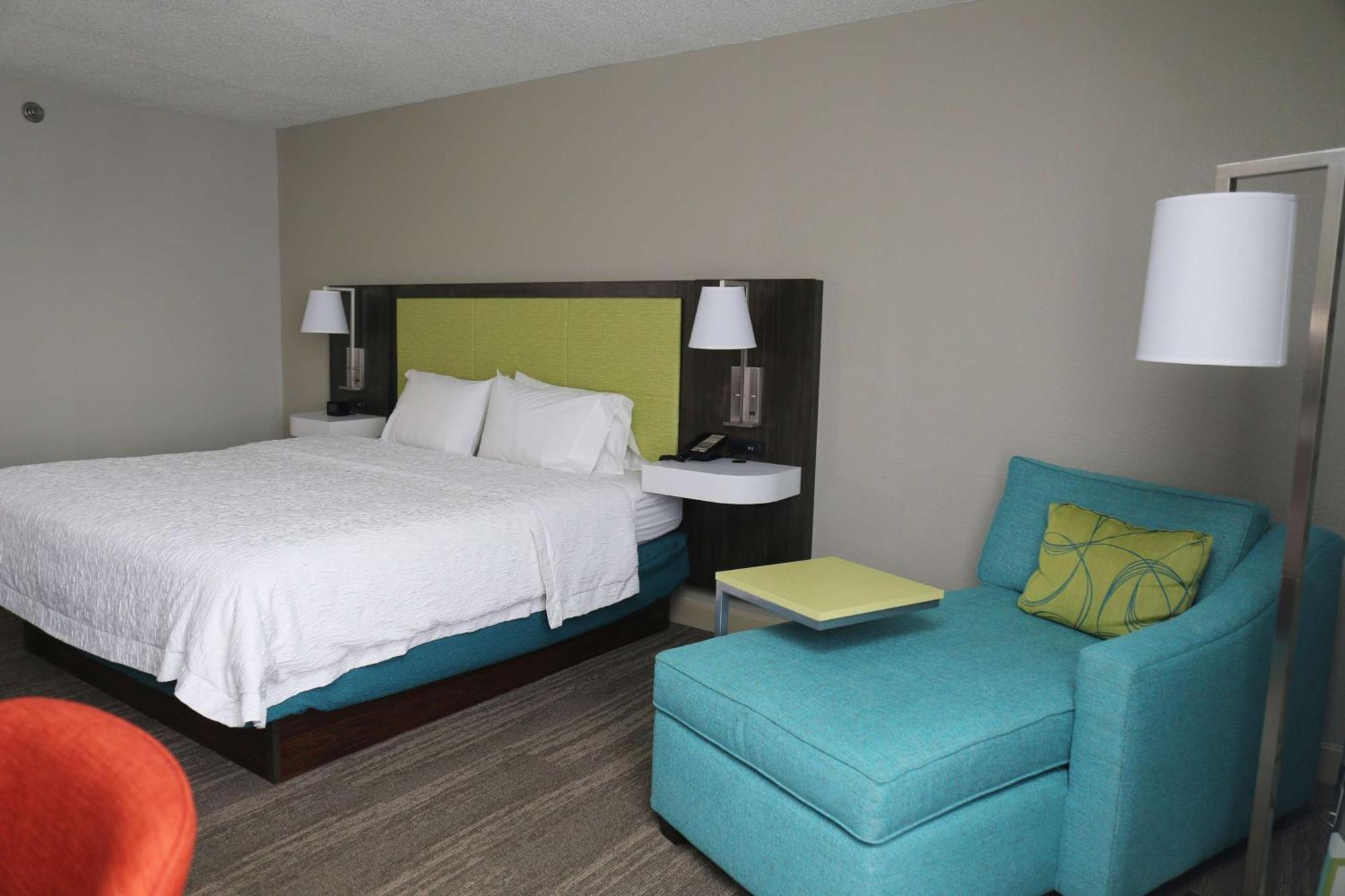 King Room with King Bed - Non-Smoking