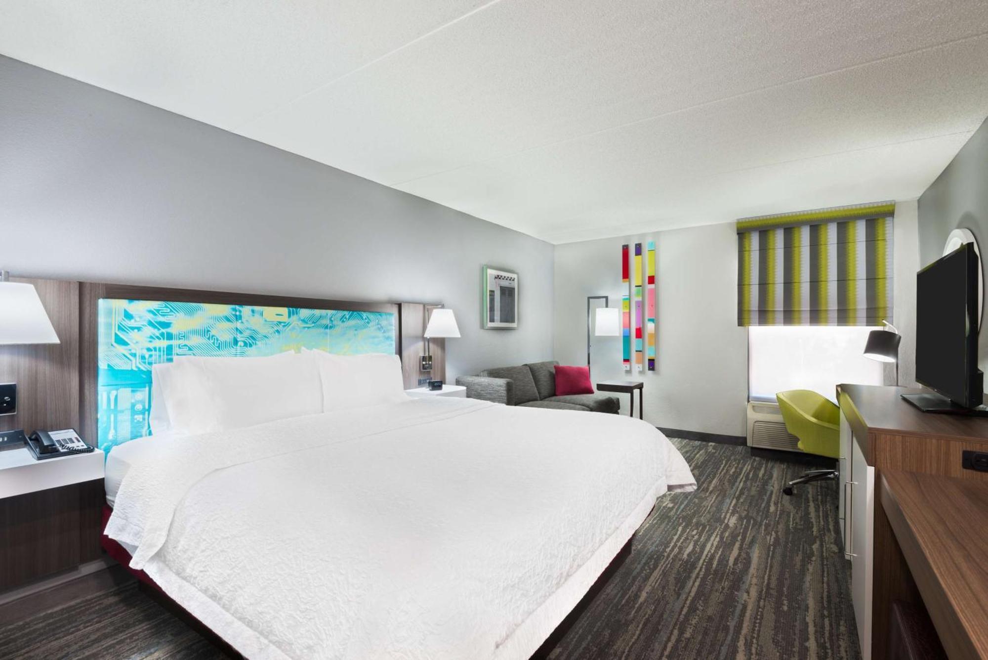 King Room with Sofa Bed and Study - Non-Smoking