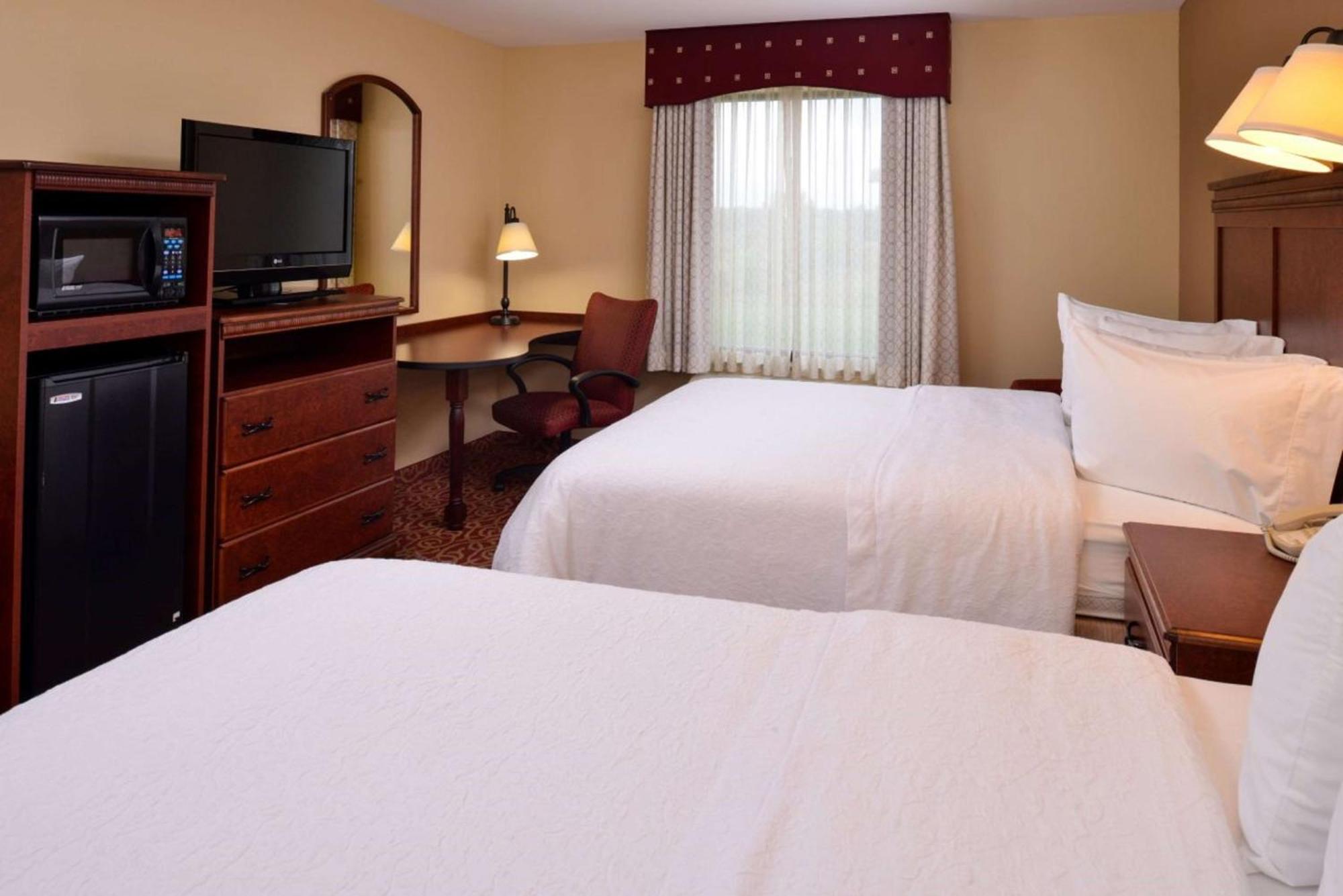 Queen Room with Two Queen Beds - Smoking