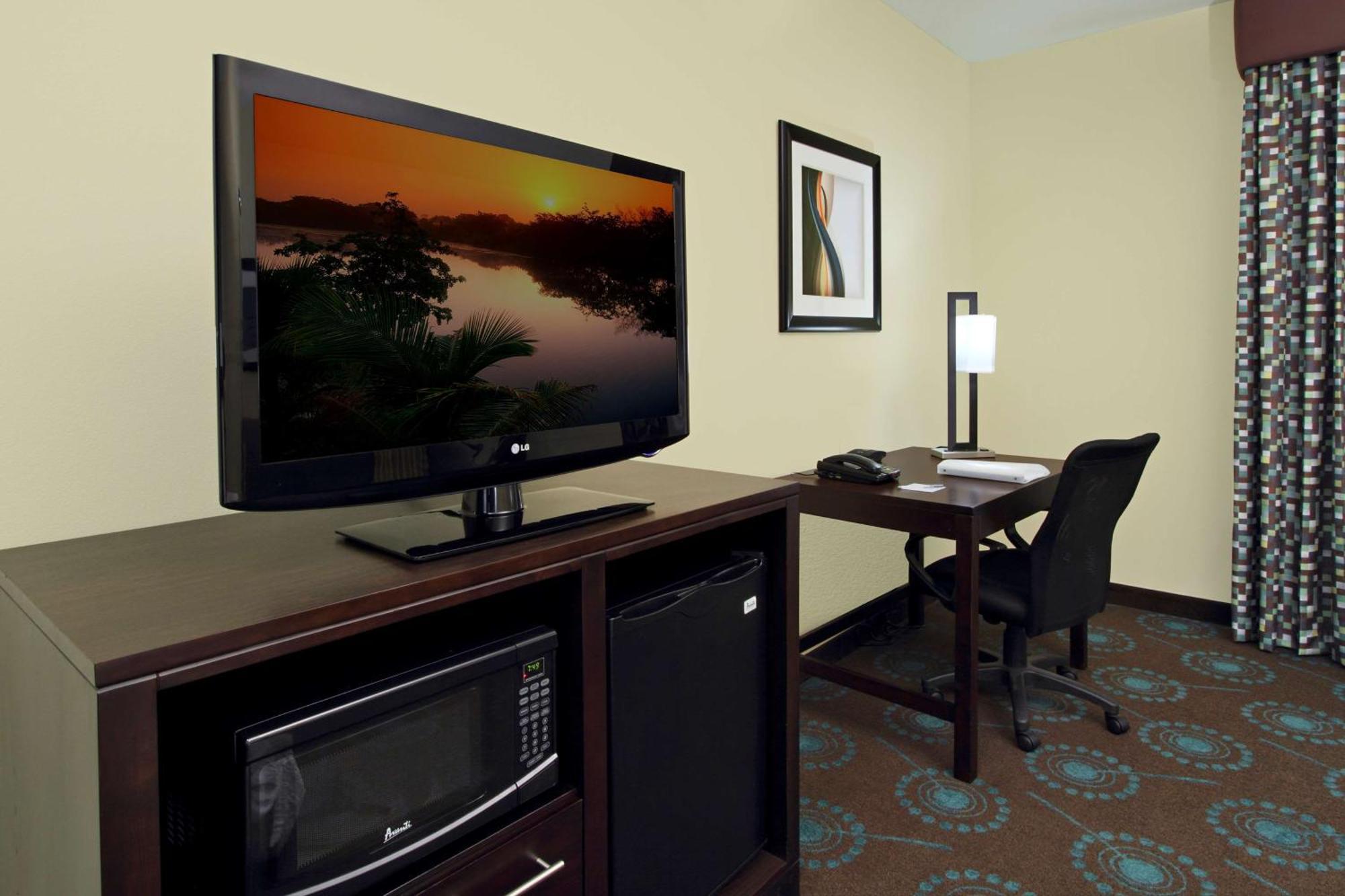 King Room with Sofa Bed - Hearing Accessible/Non-Smoking