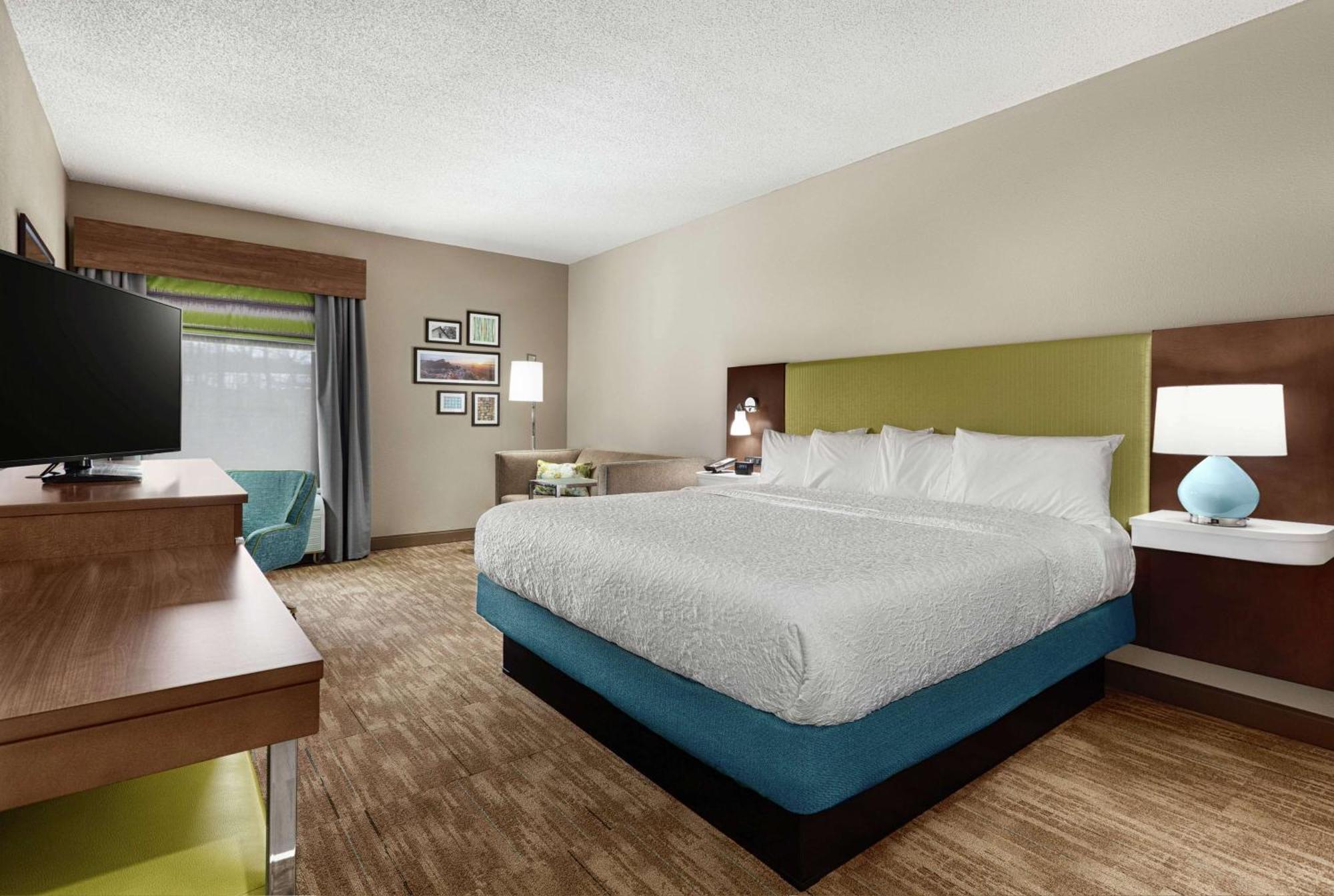 King Room with King Bed - Non-Smoking