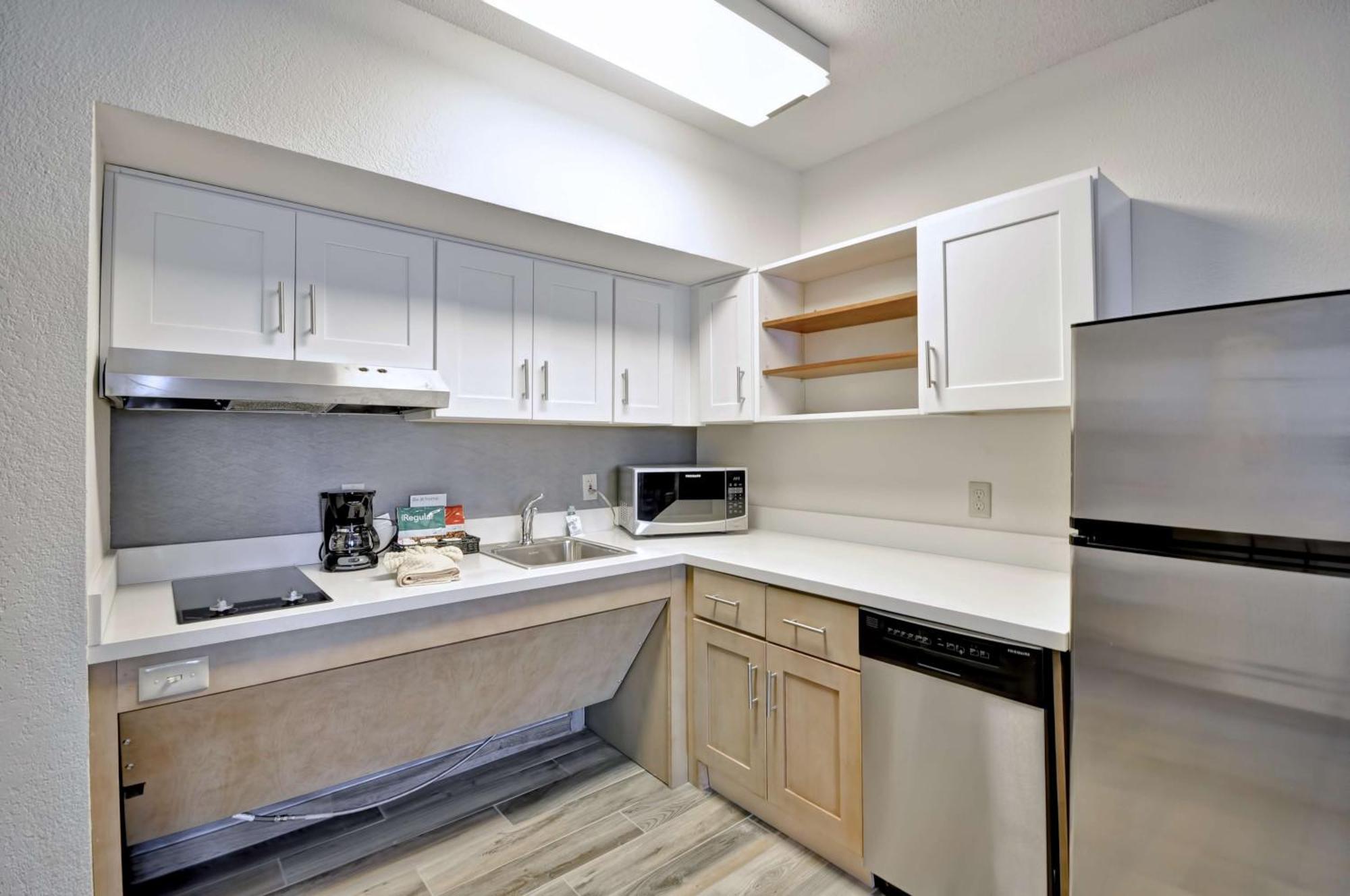 One-Bedroom King Suite - Non-Smoking
