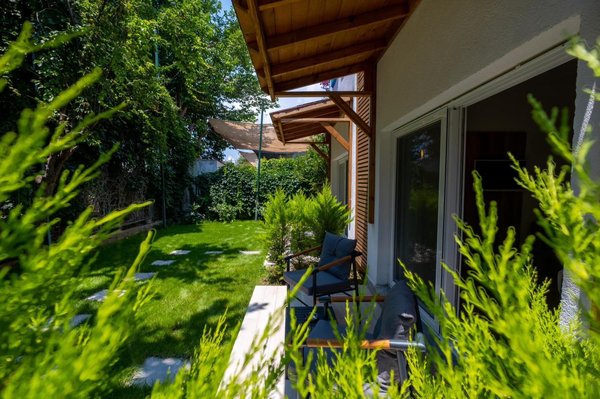 Double Room Garden Access