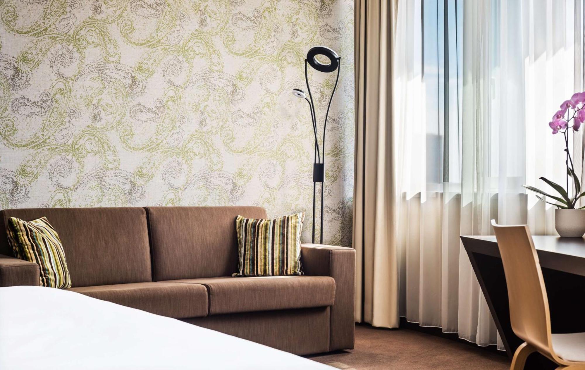 Deluxe King Room City View