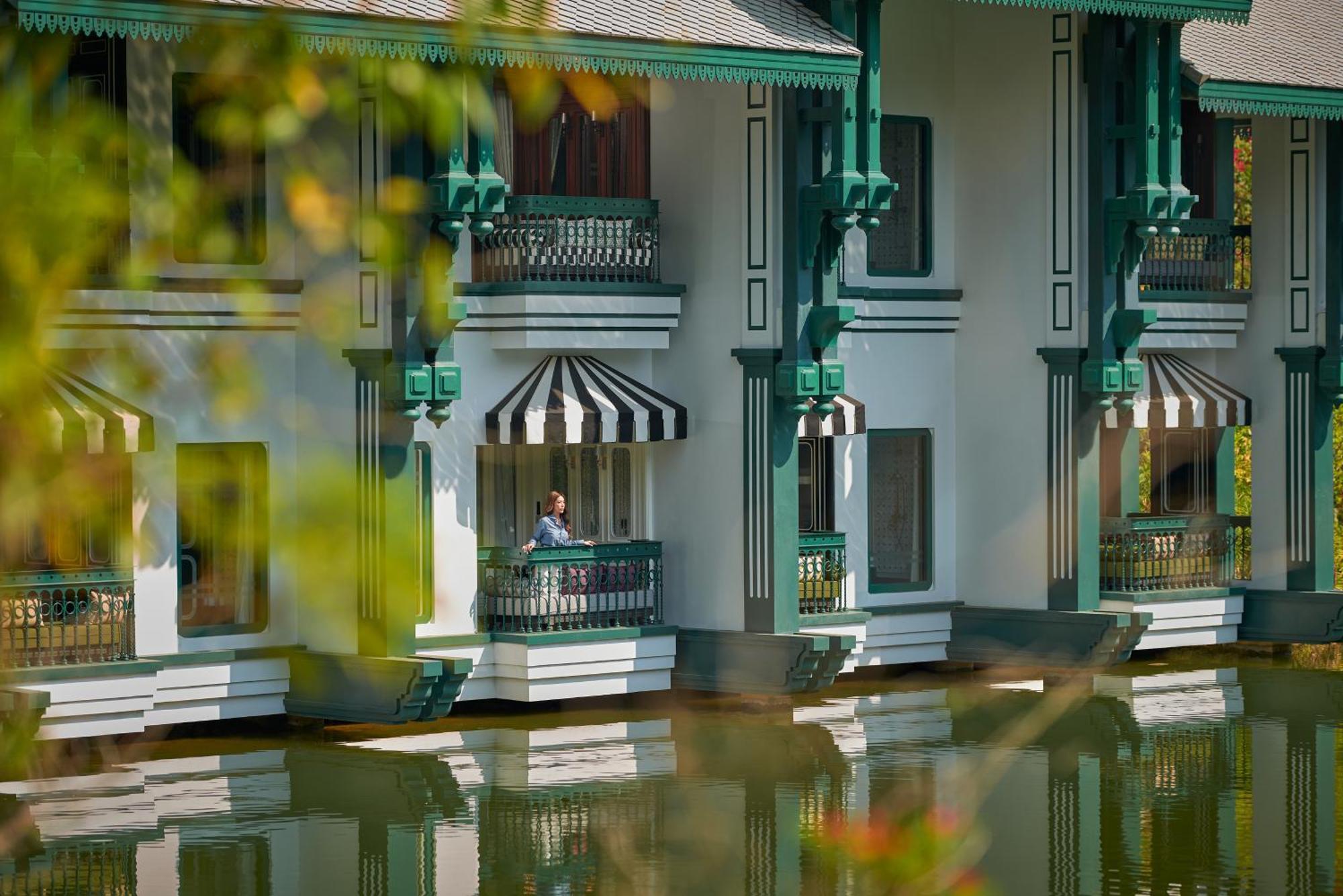 Classic King Room with Lake View