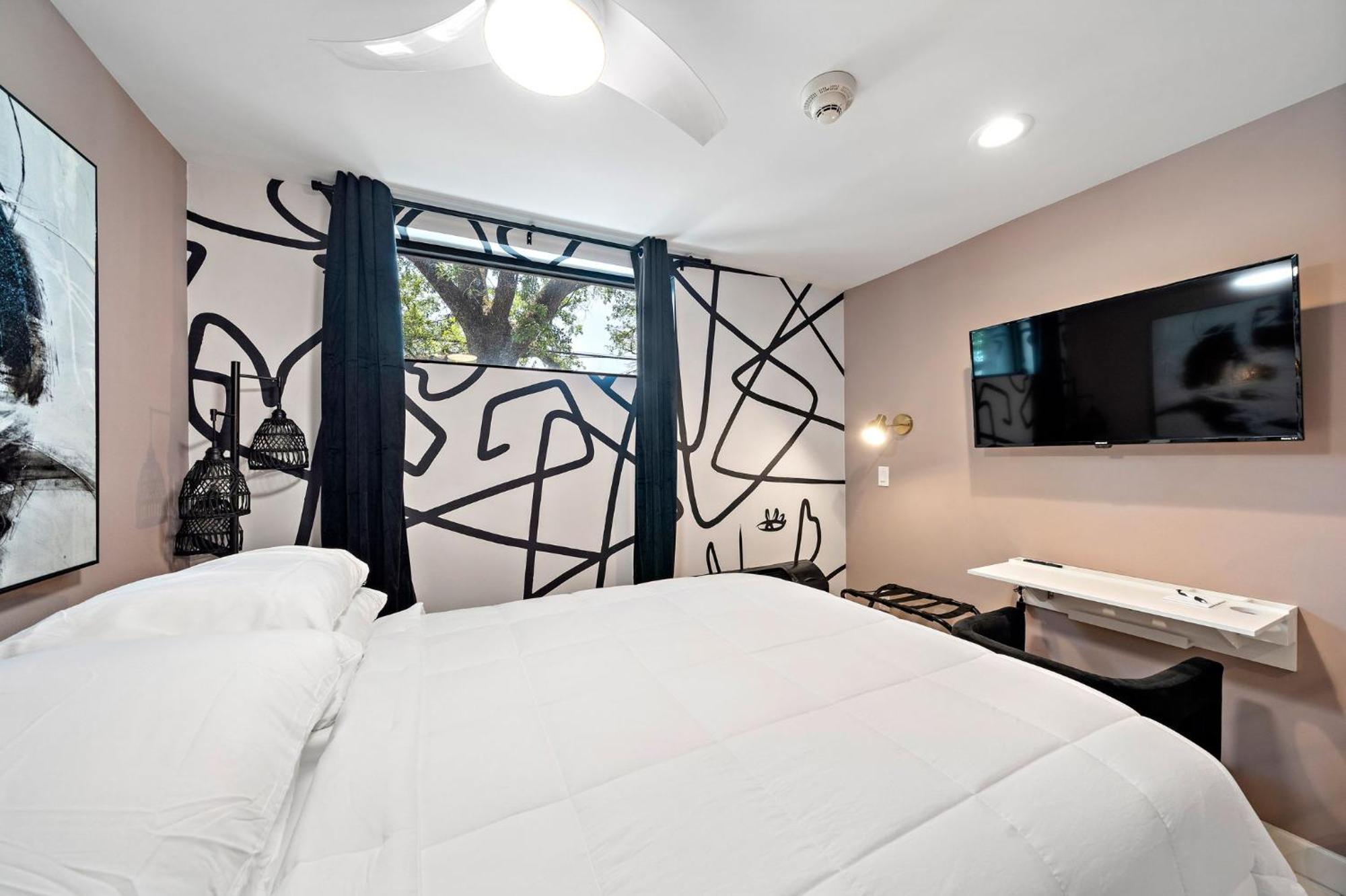 Standard Queen Room