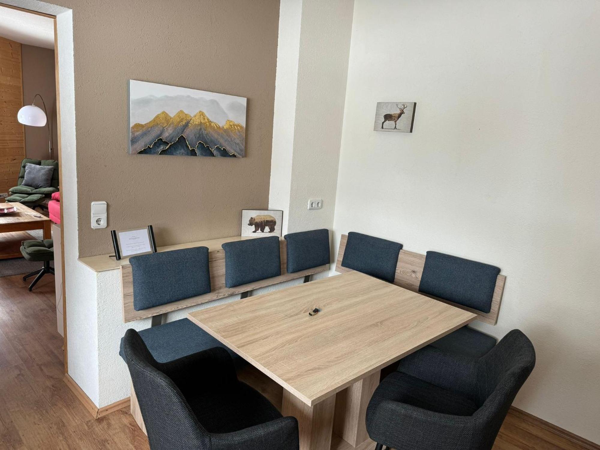 Appartement met 2 Slaapkamers en Uitzicht op de Bergen