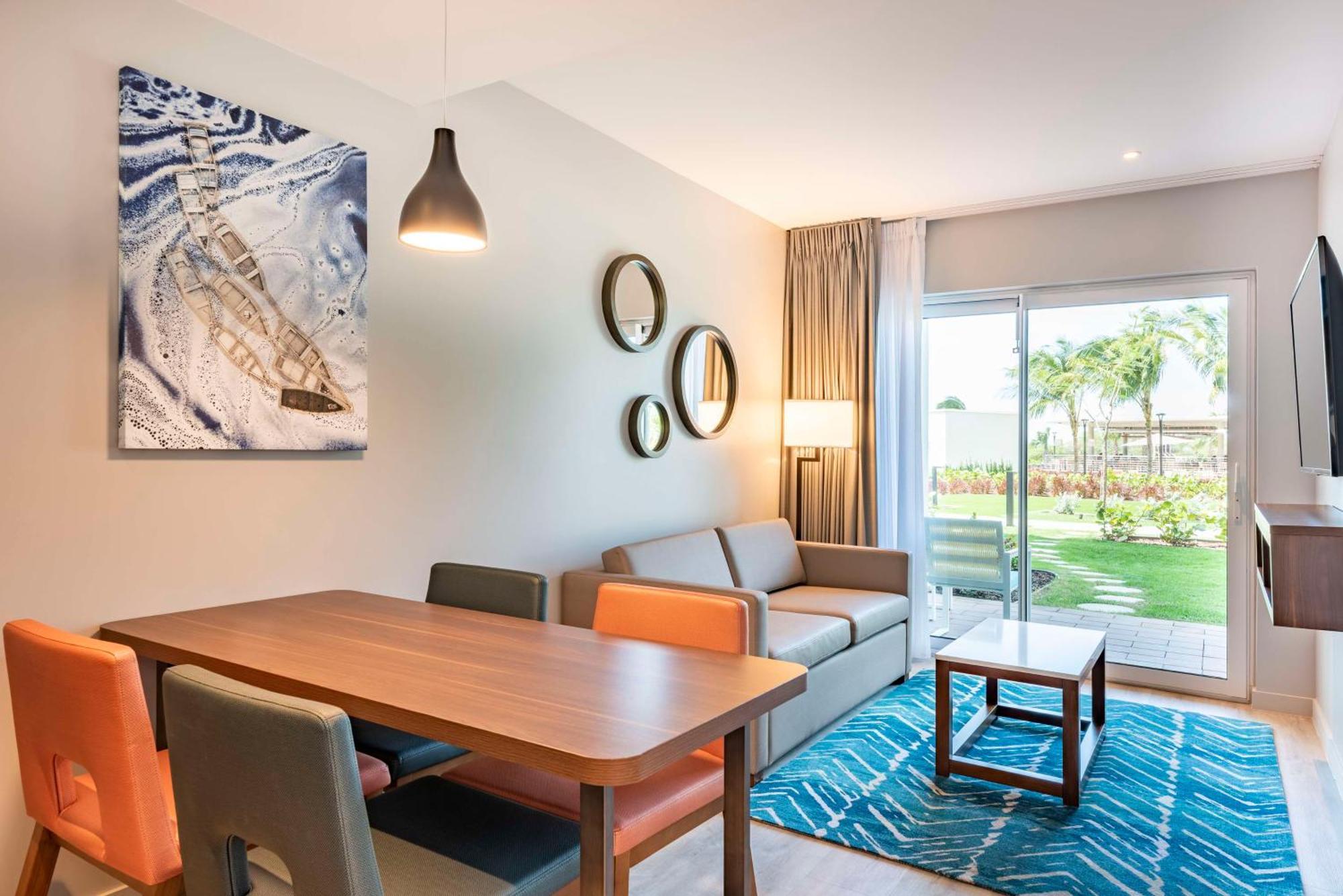Suite met 1 Slaapkamer en 2 Queensize Bedden - Zwembad/Patio