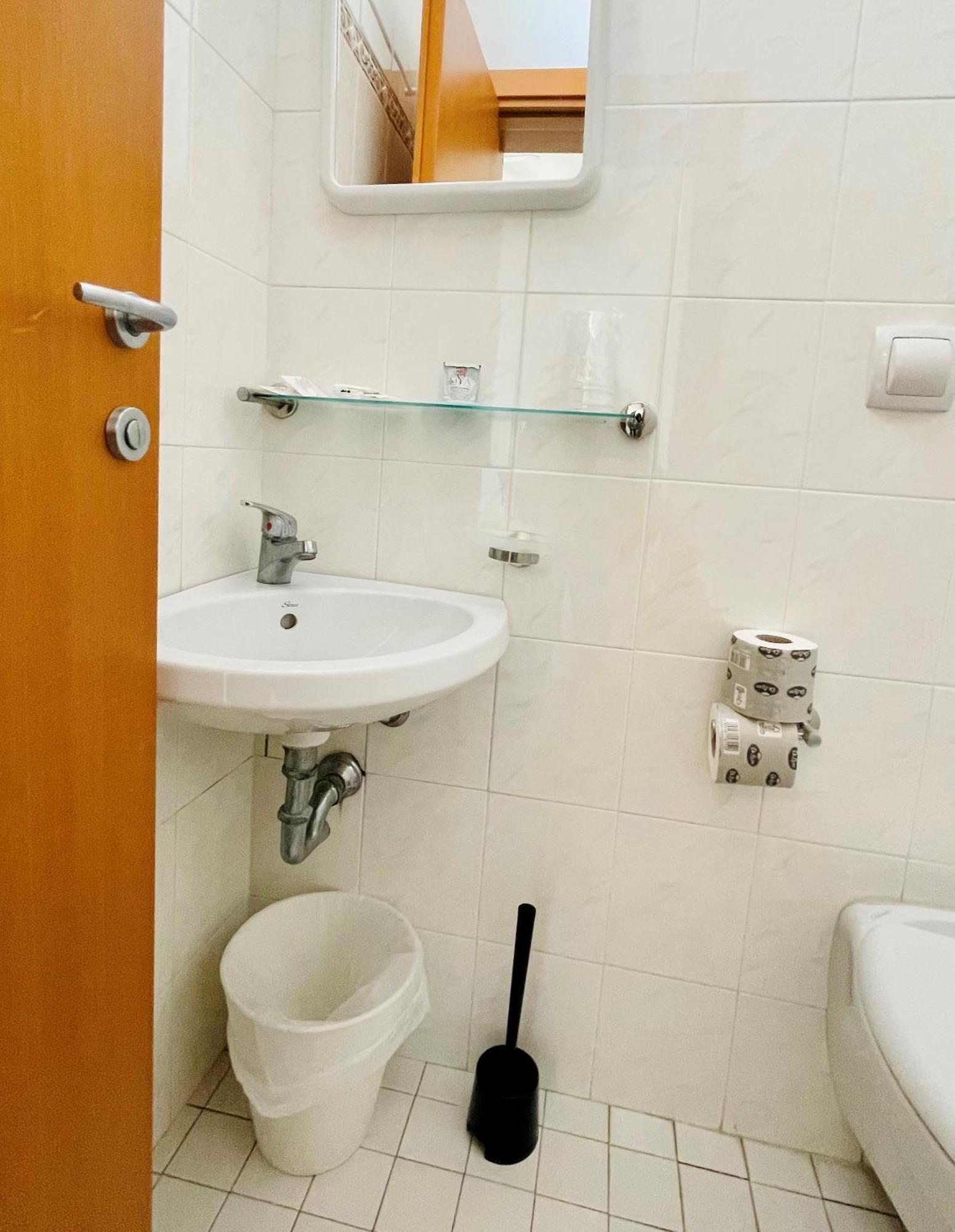 Economy Triple Room