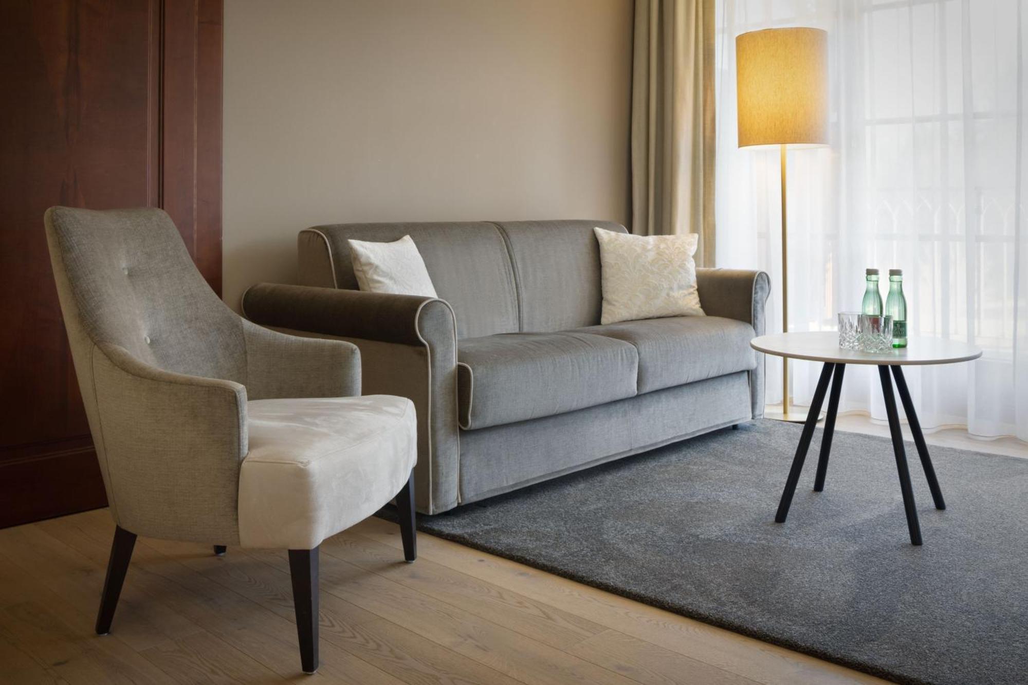 Junior Suite mit Kingsize-Bett, Gartenblick und Balkon