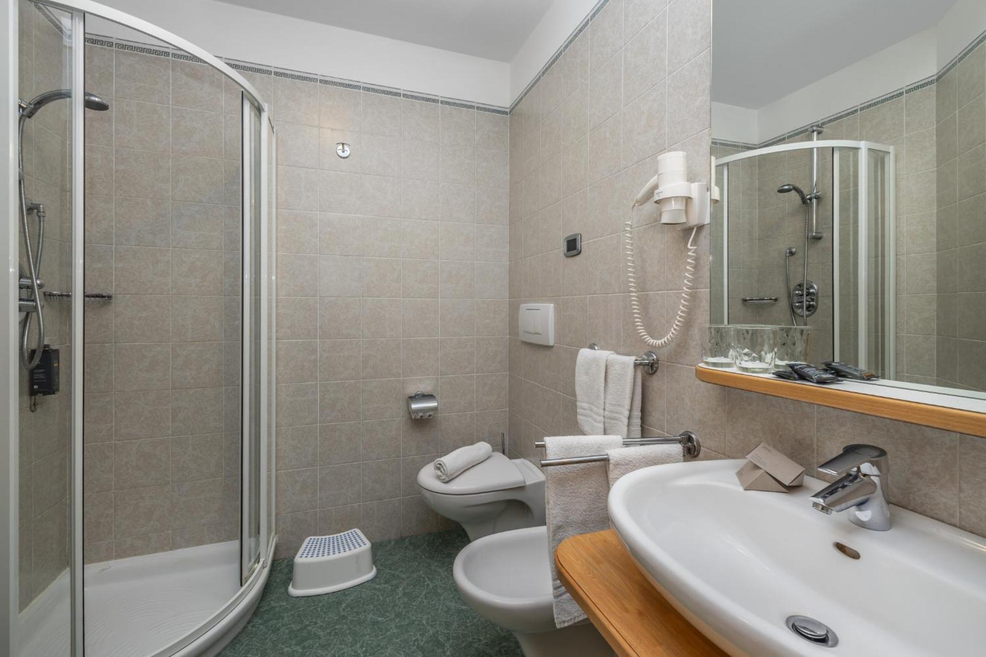 Classic Triple Room,1565559265:JPEG