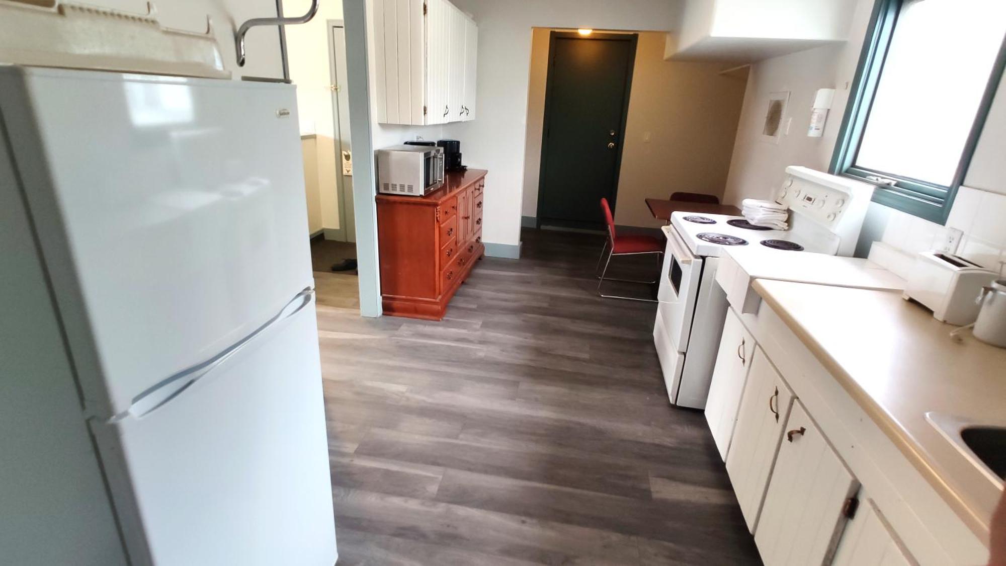 Large Queen Room Two Queen Beds Kitchen
