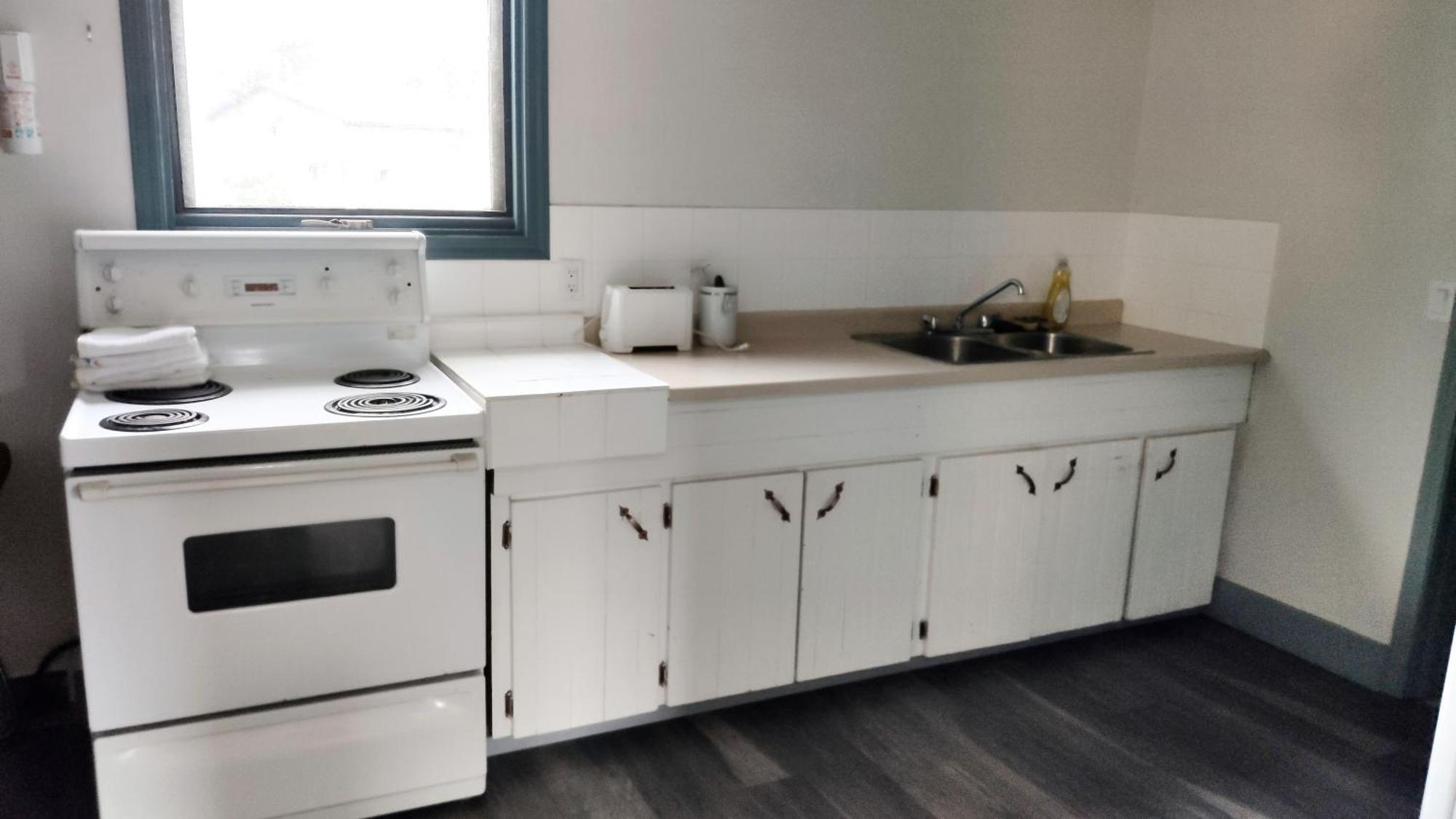 Large Queen Room Two Queen Beds Kitchen