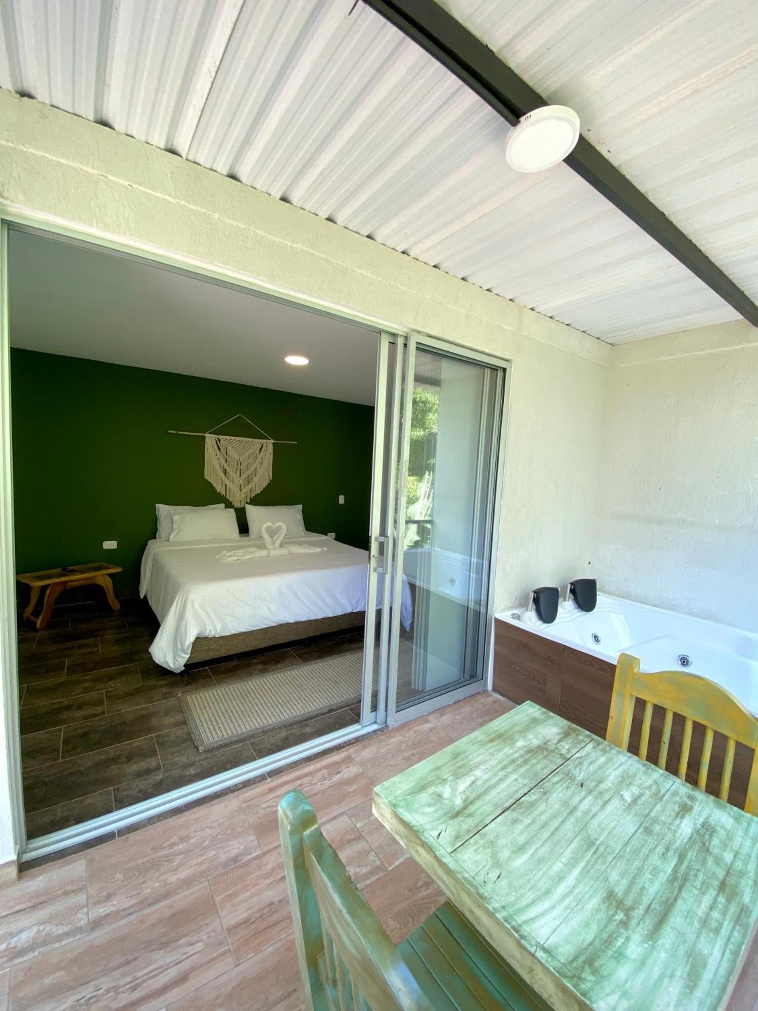 Deluxe King Room,1565727268:JPEG