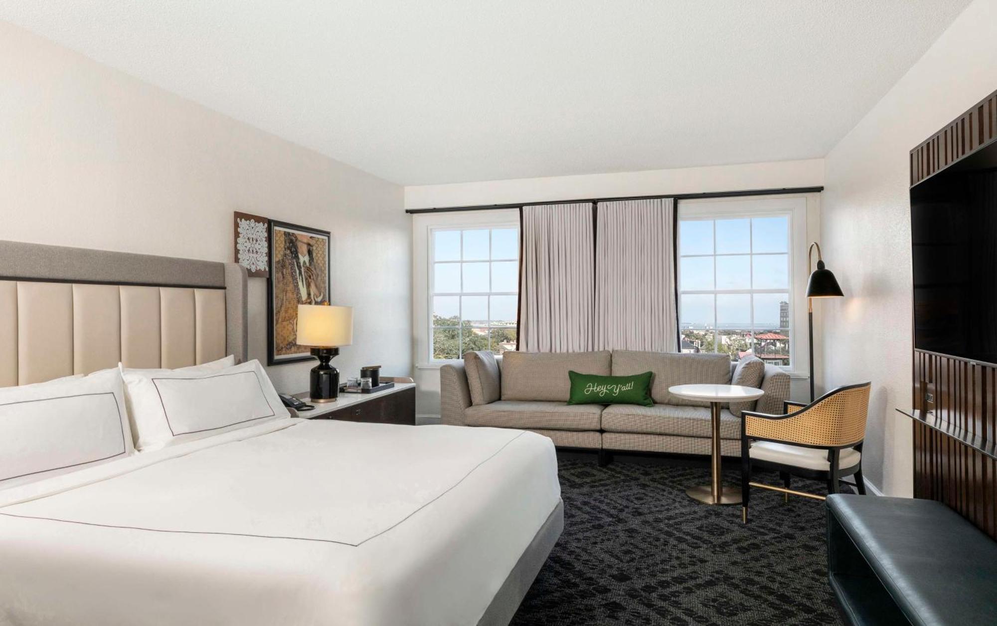 Deluxe King Room City View