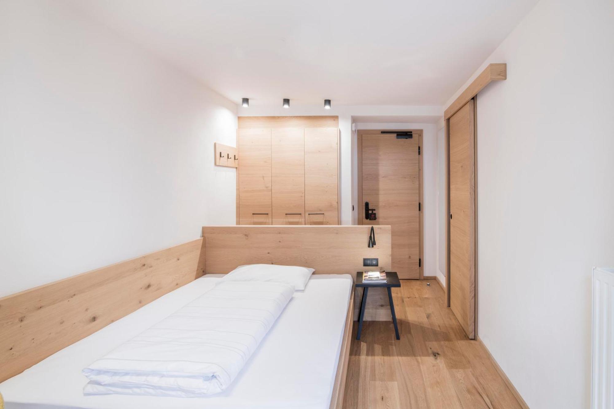 Standard Single Room,1588152225:JPEG